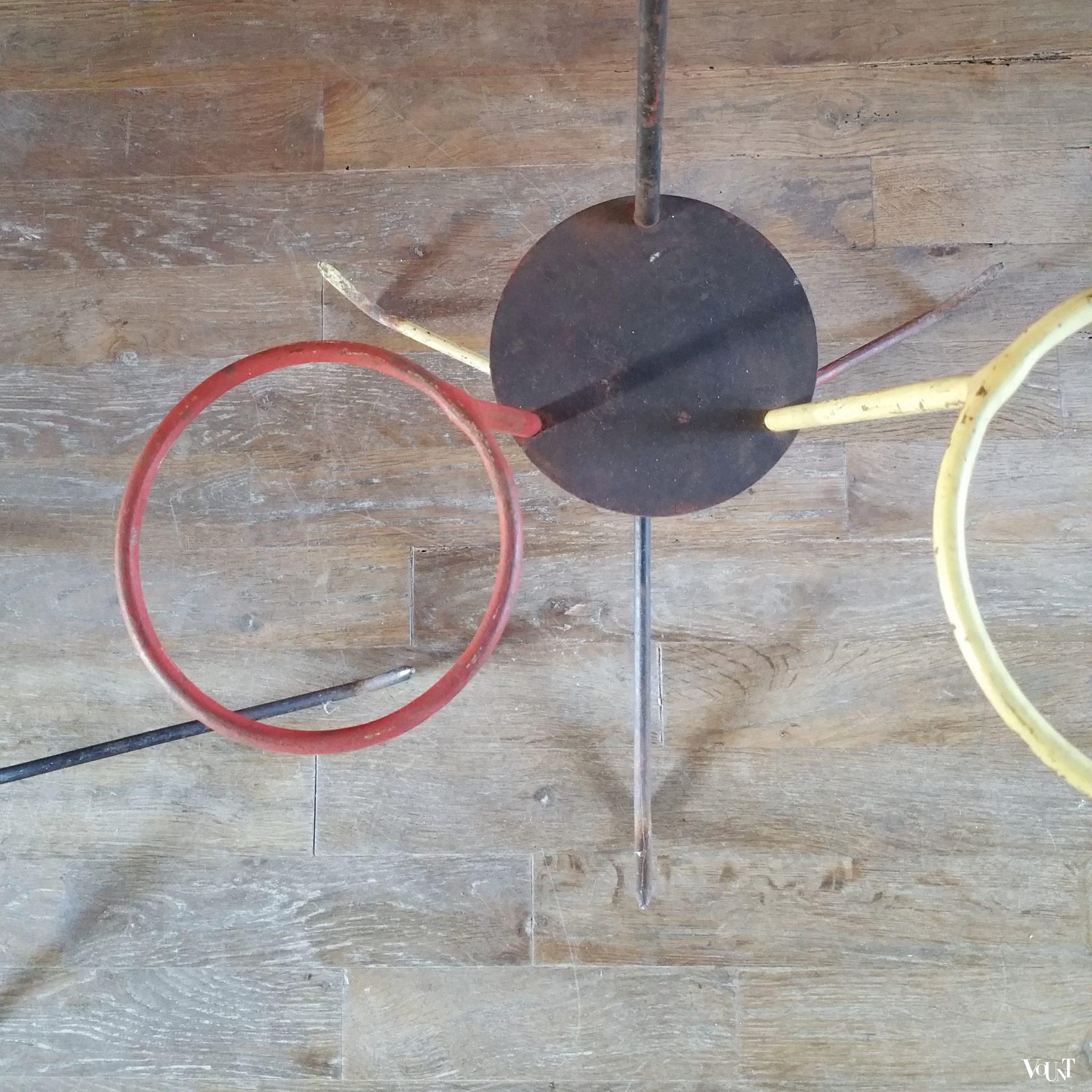 Set van 2 minimalistische metalen plantenstandaards, jaren ‘50