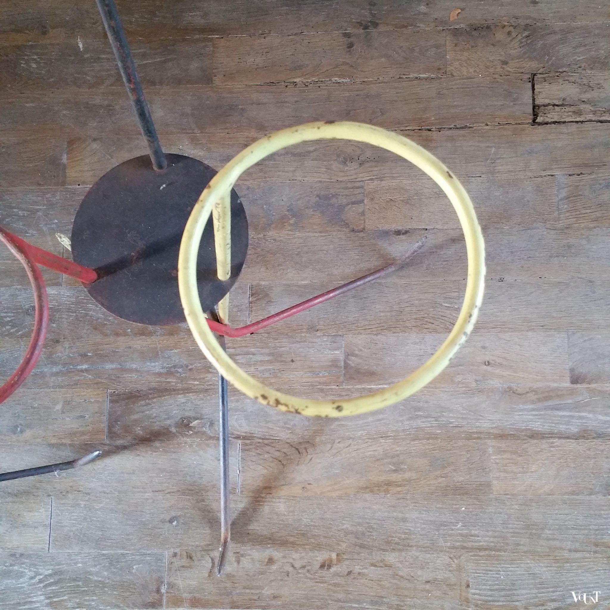 Set van 2 minimalistische metalen plantenstandaards, jaren ‘50