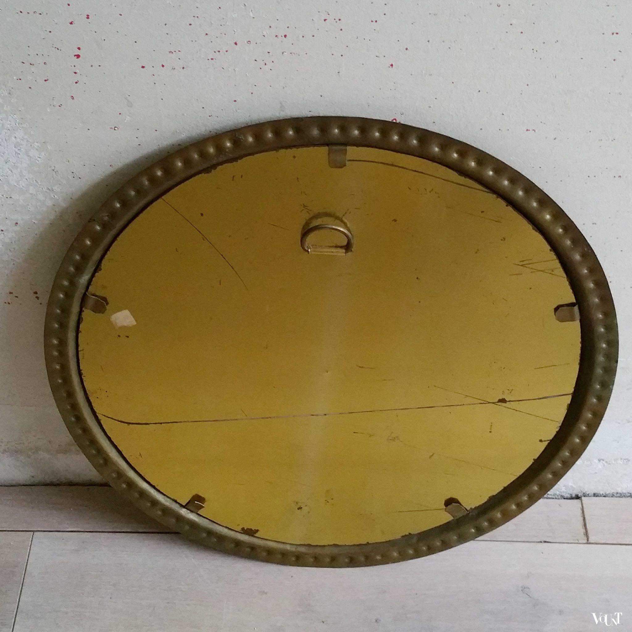 Bewerkte ronde geel koperen spiegel, jaren '50/'60