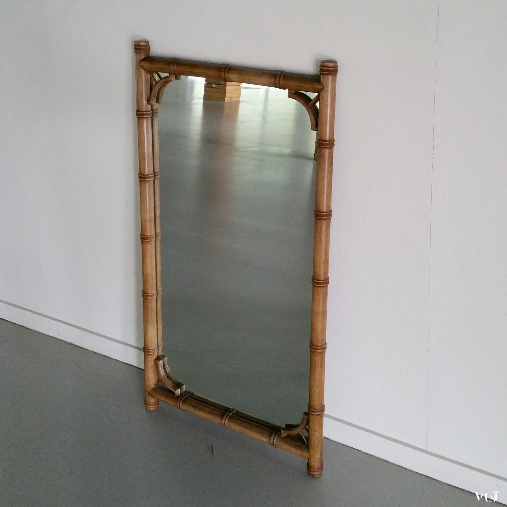 Grote houten vintage faux bamboo wandspiegel