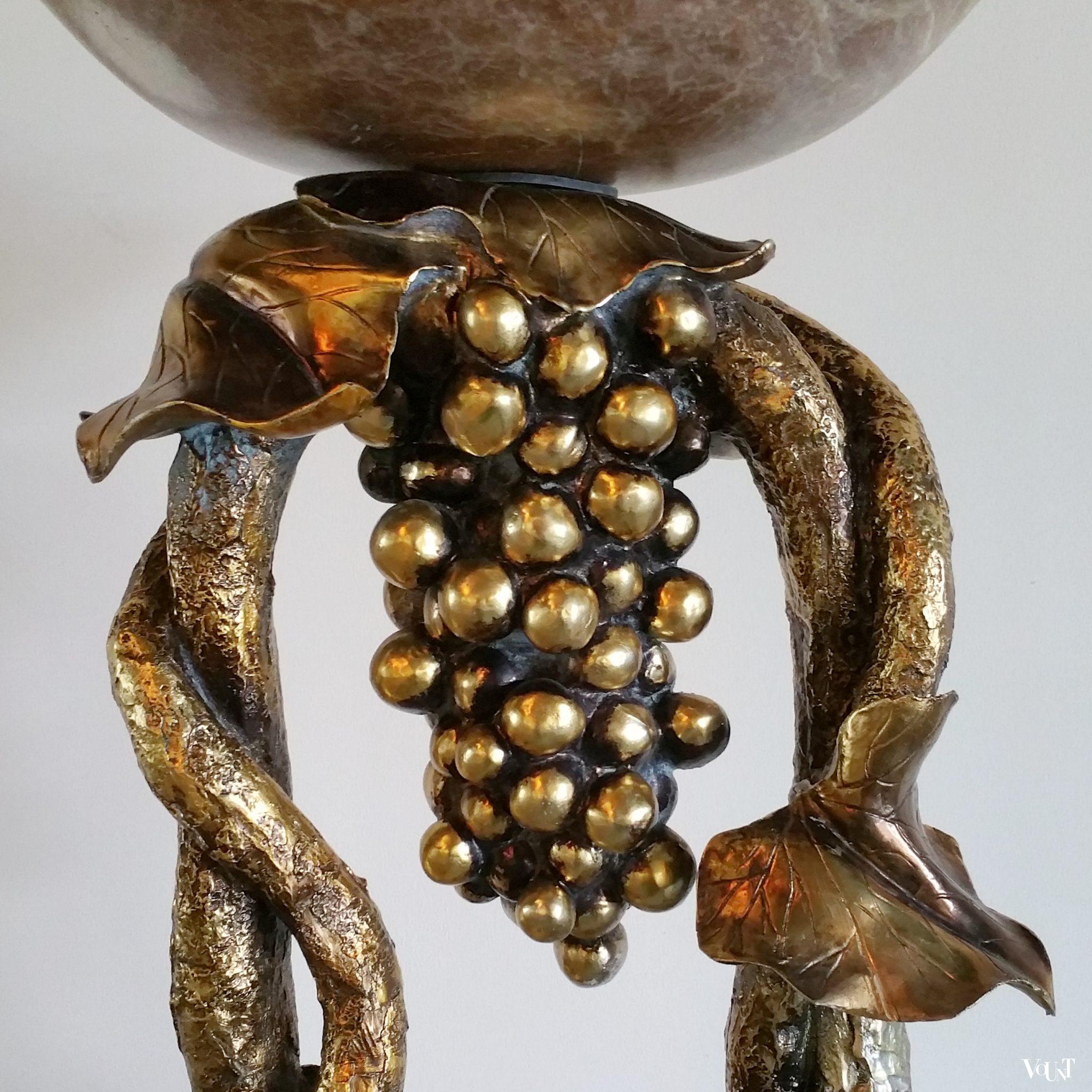 Fruitschaal van albast op goudkleurige wijnrank, jaren '60