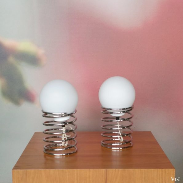 Spiraallampjes met opaline bol, Woja, jaren '70