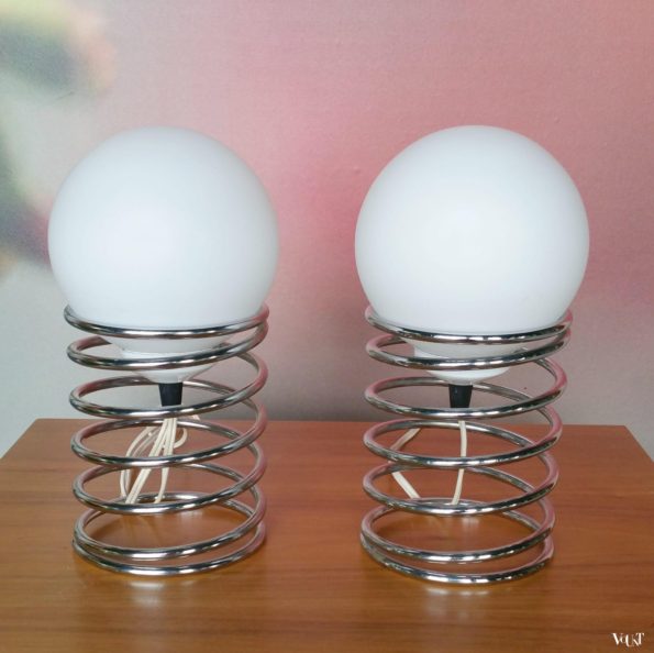 Spiraallampjes met opaline bol, Woja, jaren '70