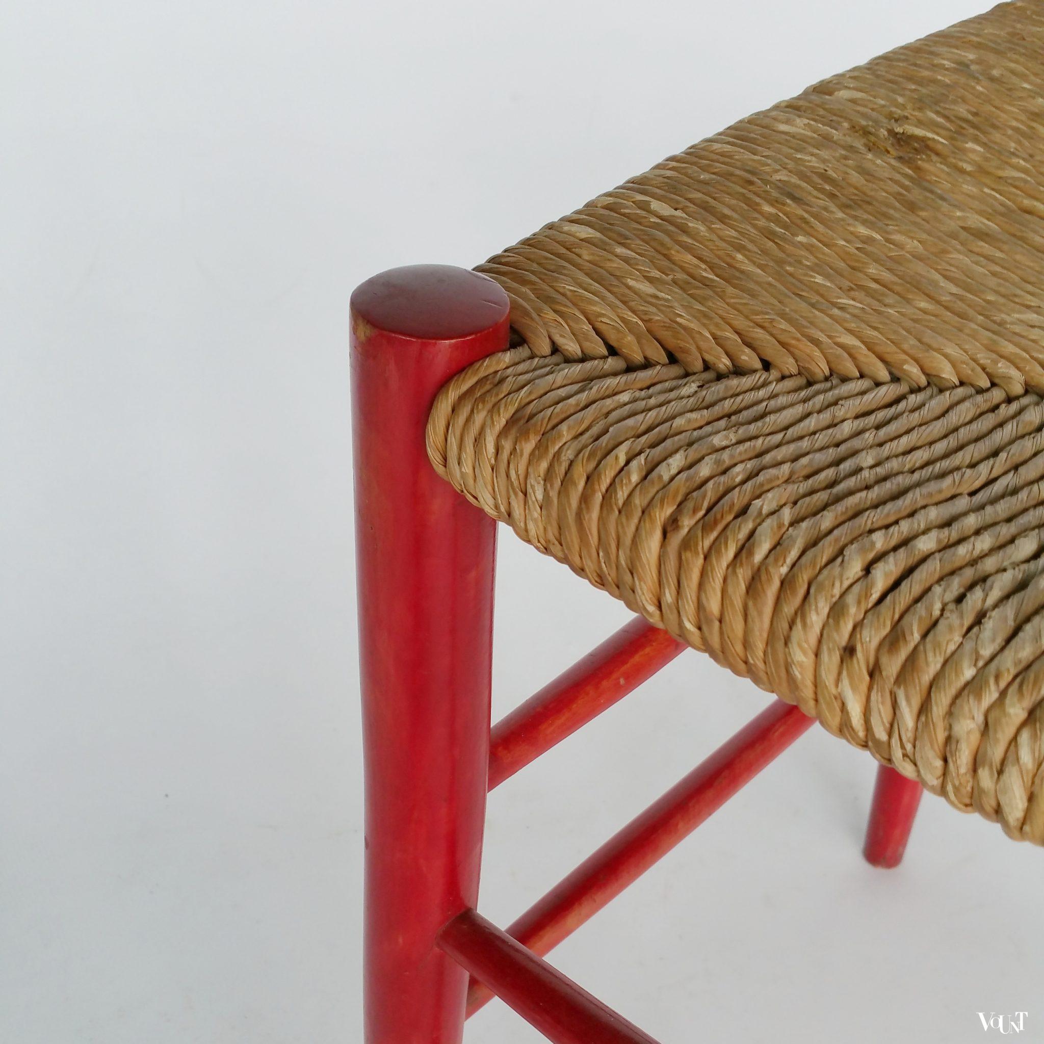 6 rode houten vintage krukken met biezen zitting