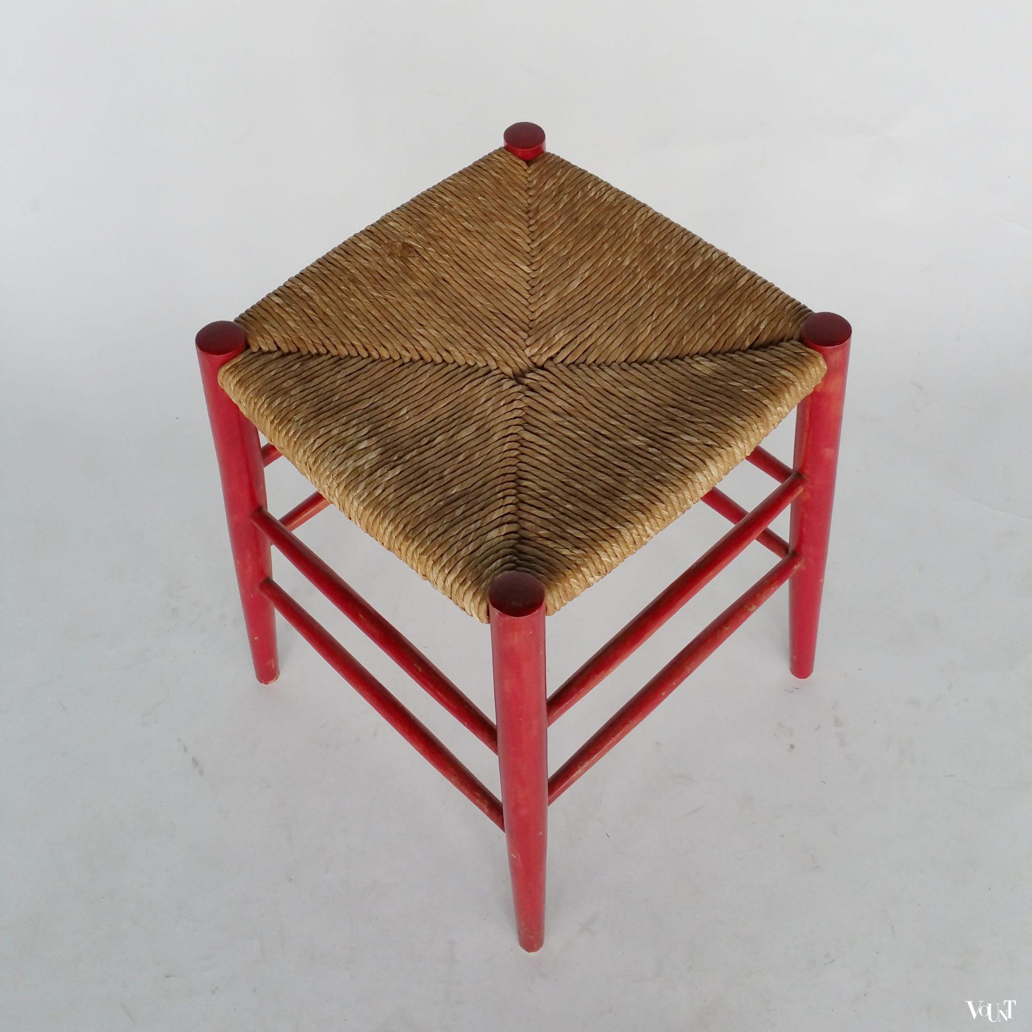 6 rode houten vintage krukken met biezen zitting