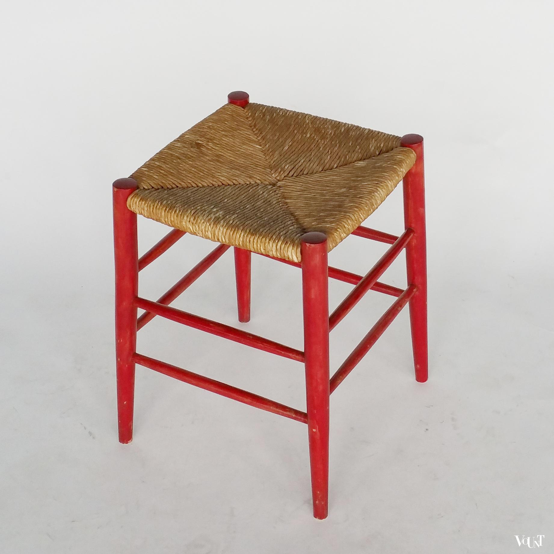 6 rode houten vintage krukken met biezen zitting