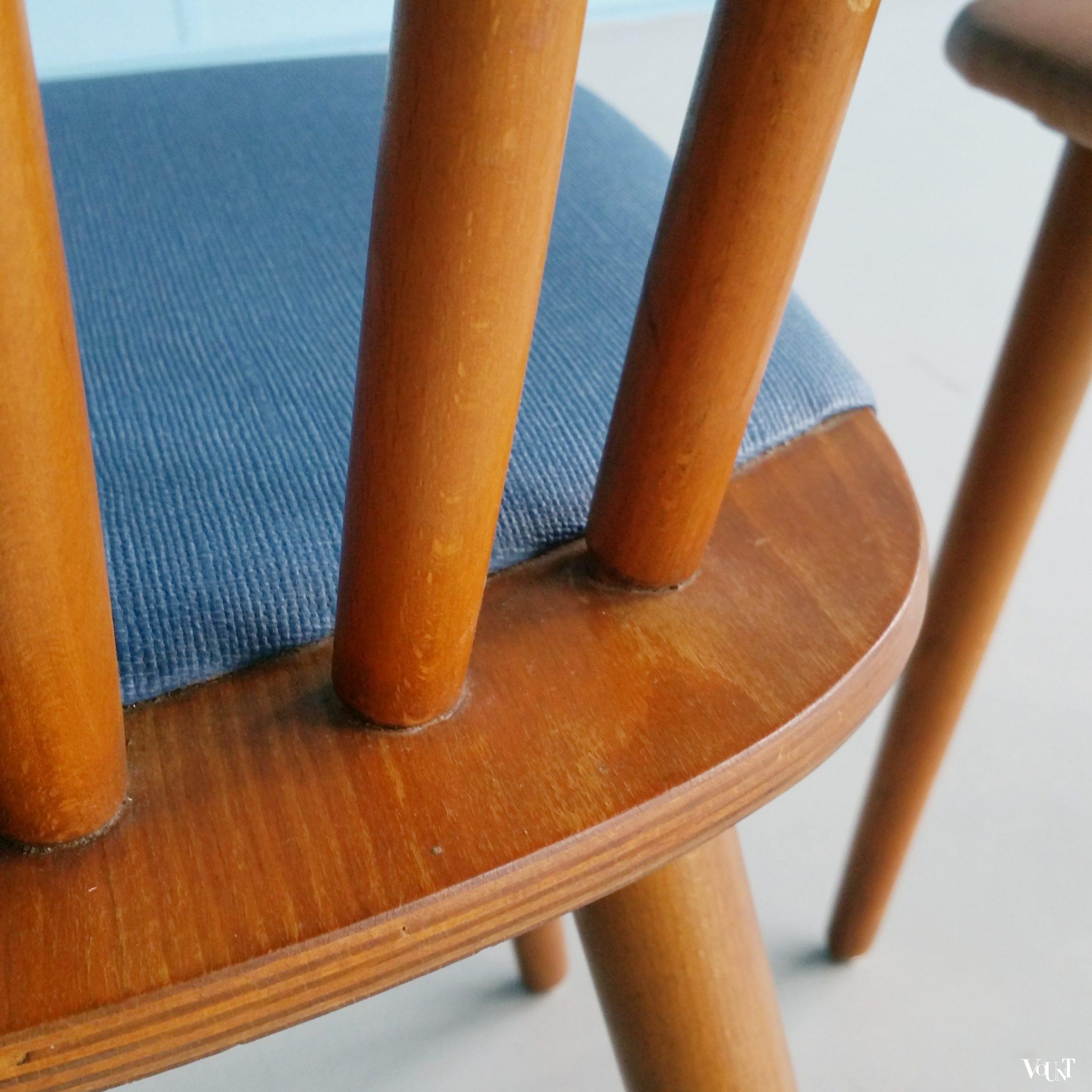 Set van 6 jaren '50/'60 spijlenstoeltjes met blauwe en zalmroze bekleding