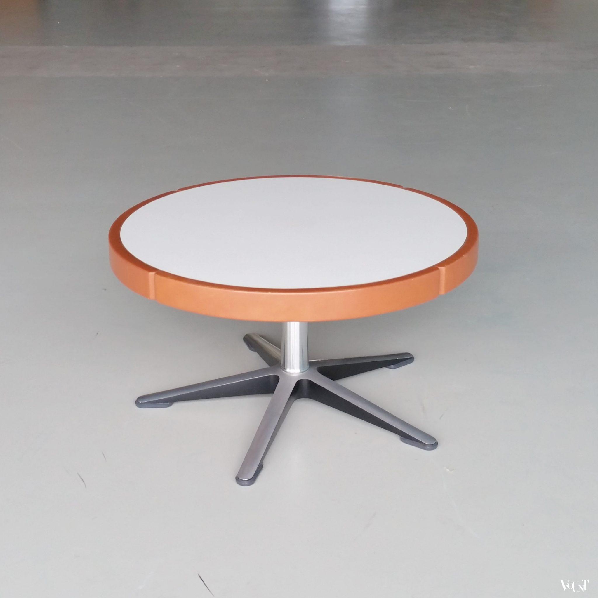 Ronde salontafel met leren rand, Hans Peter Piel voor Wilkhahn, jaren '60