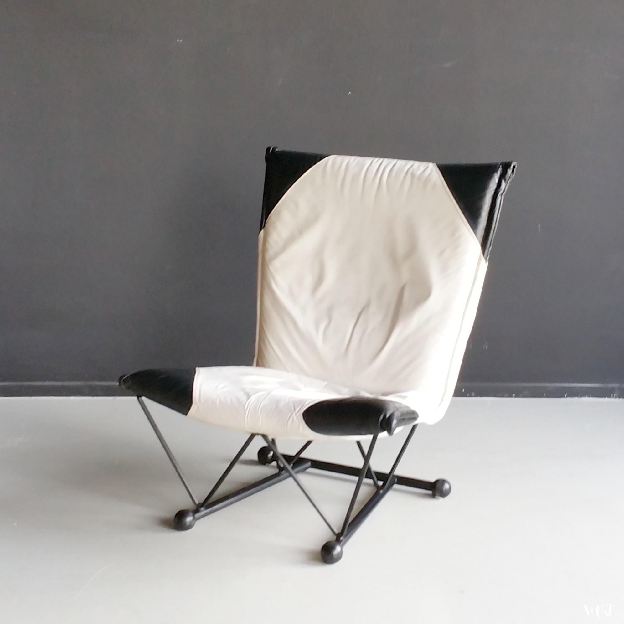 Wit-zwart leren fauteuil Flyer, Pierre Mazairac en Karel Boonzaaijer, jaren '80