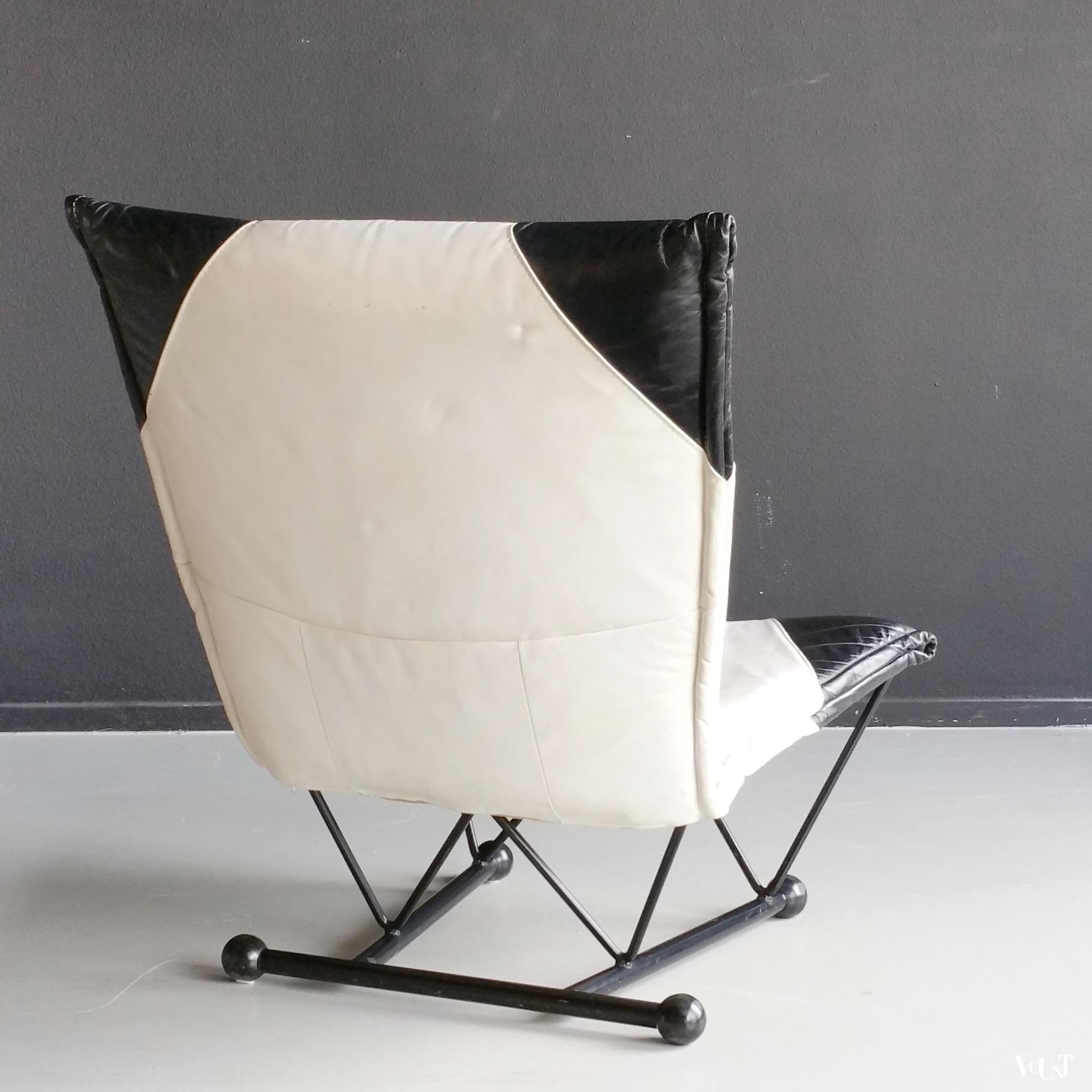 Wit-zwart leren fauteuil Flyer, Pierre Mazairac en Karel Boonzaaijer, jaren '80