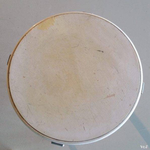 Set van 2 ronde houten bijzettafeltjes met meandermotief, jaren '60