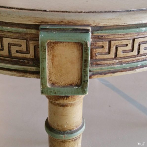 Set van 2 ronde houten bijzettafeltjes met meandermotief, jaren '60