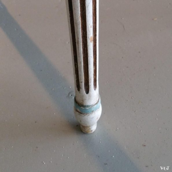 Set van 2 ronde houten bijzettafeltjes met meandermotief, jaren '60