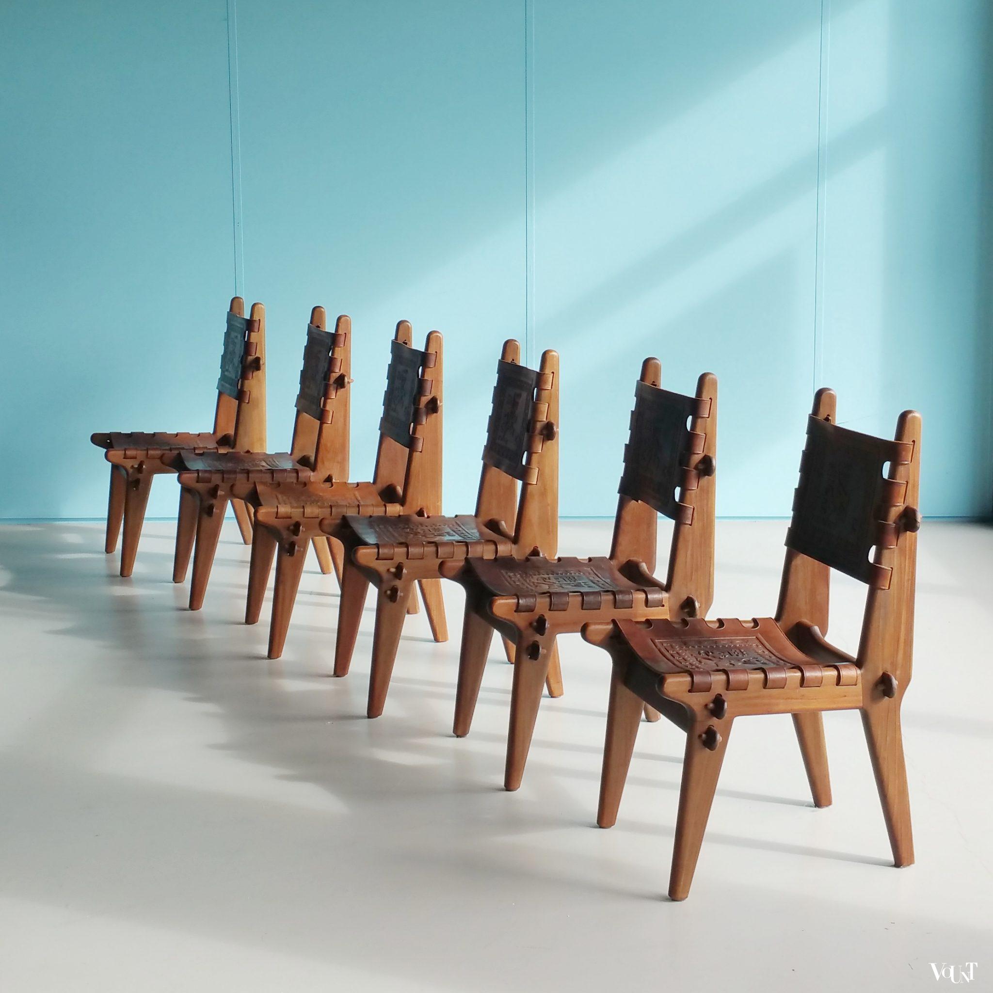 Set van 6 eettafelstoelen, hout met leer, Angel Pazmino voor Meubles de Estilo, jaren '60
