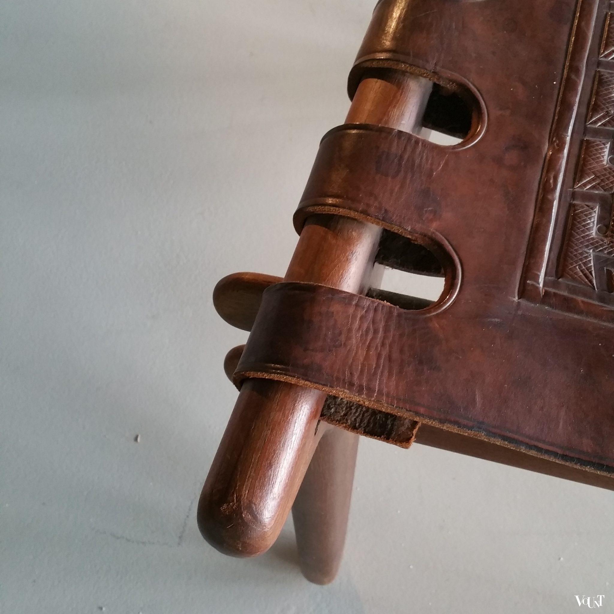 Set van 6 eettafelstoelen, hout met leer, Angel Pazmino voor Meubles de Estilo, jaren '60