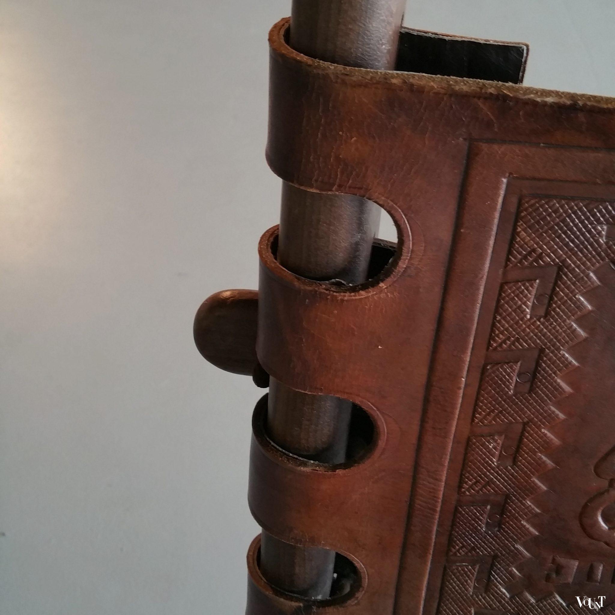 Set van 6 eettafelstoelen, hout met leer, Angel Pazmino voor Meubles de Estilo, jaren '60