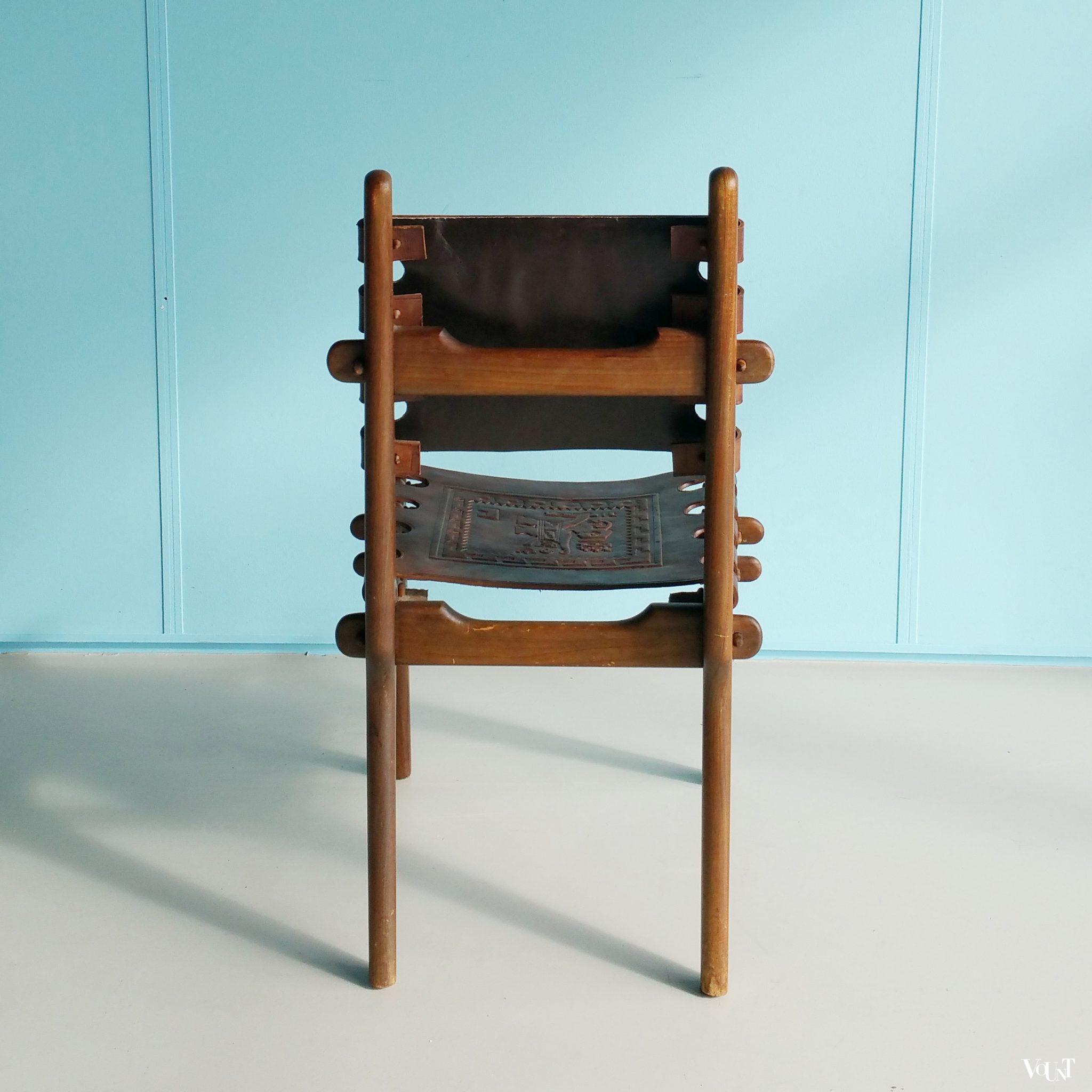 Set van 6 eettafelstoelen, hout met leer, Angel Pazmino voor Meubles de Estilo, jaren '60