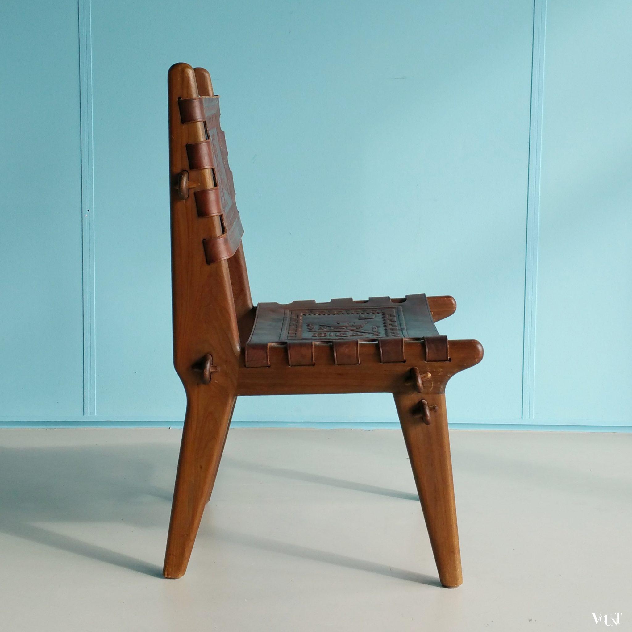 Set van 6 eettafelstoelen, hout met leer, Angel Pazmino voor Meubles de Estilo, jaren '60