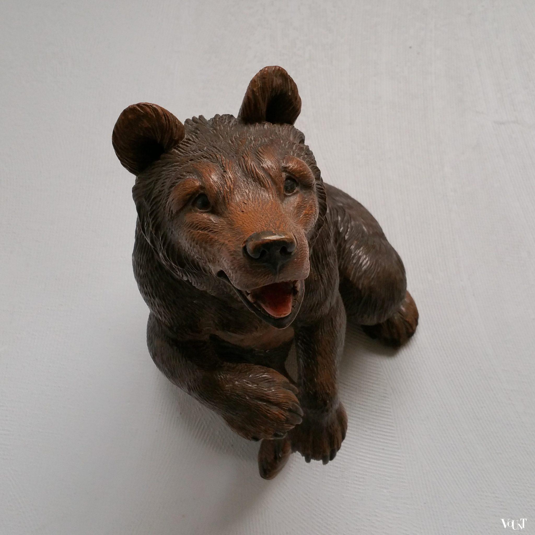 Handgestoken houten beer uit Brienz, Zwitserland, jaren '30