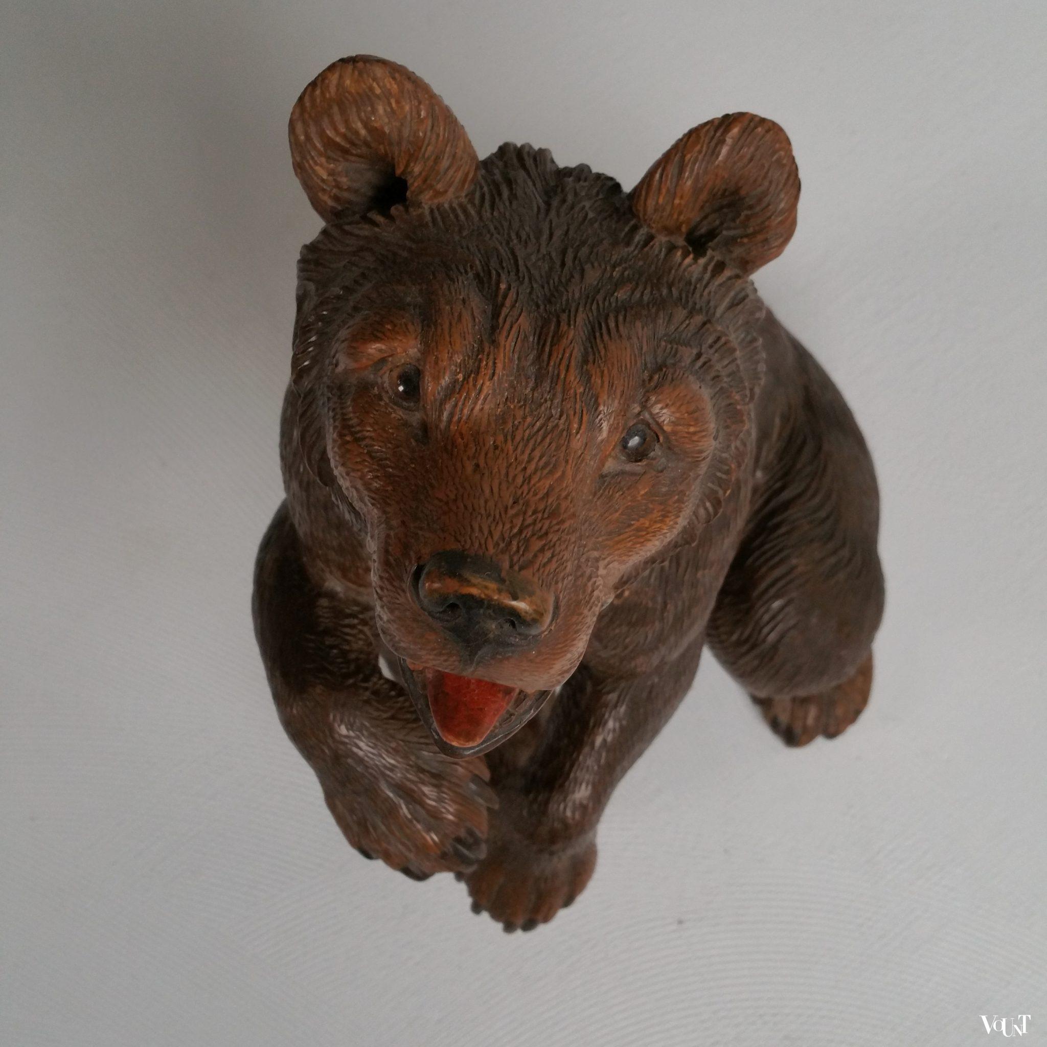 Handgestoken houten beer uit Brienz, Zwitserland, jaren '30