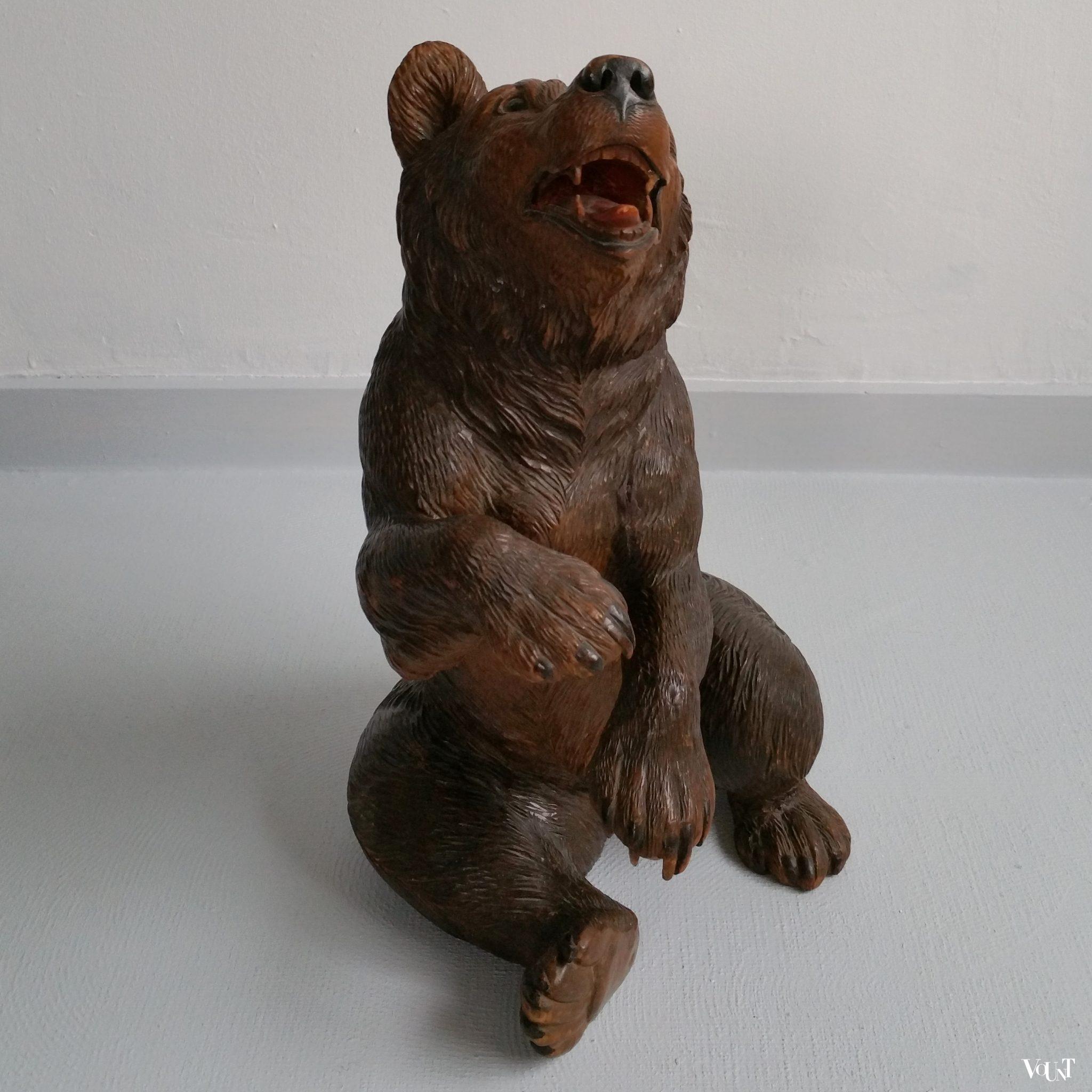 Handgestoken houten beer uit Brienz, Zwitserland, jaren '30