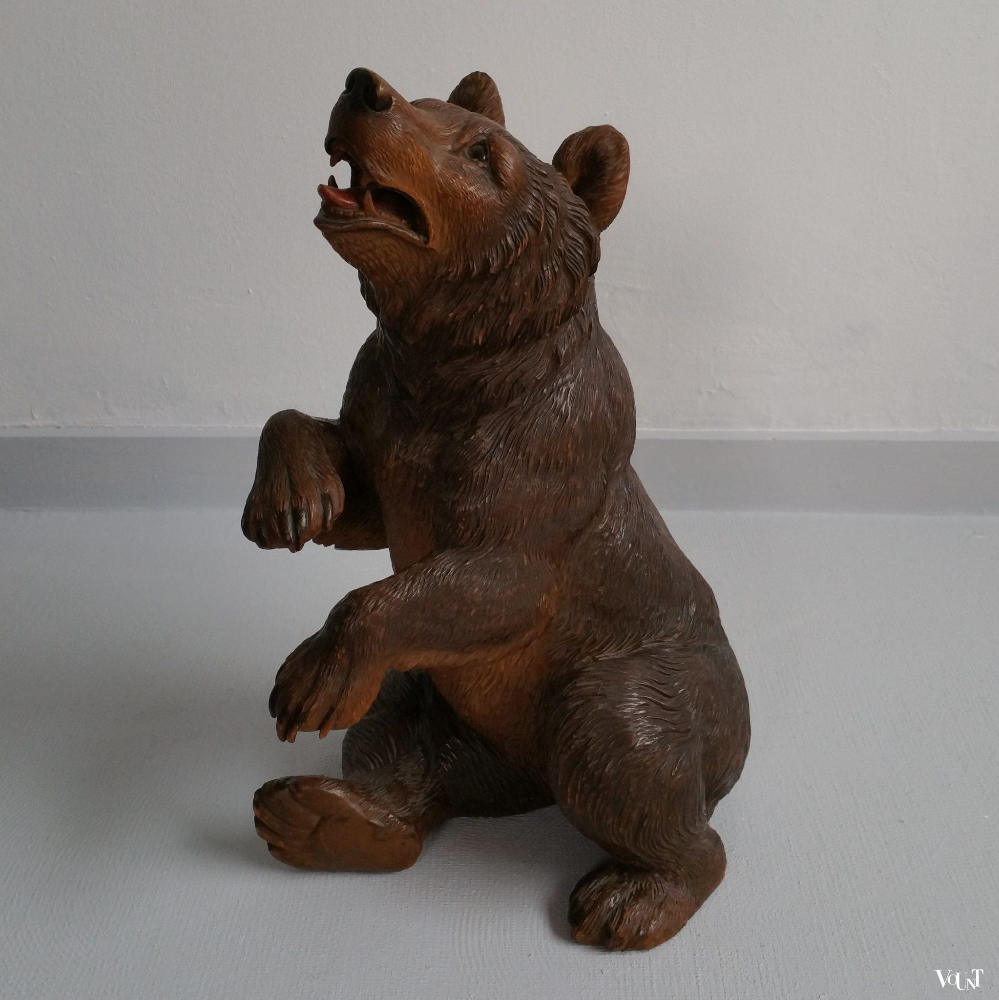 Handgestoken houten beer uit Brienz, Zwitserland, jaren '30