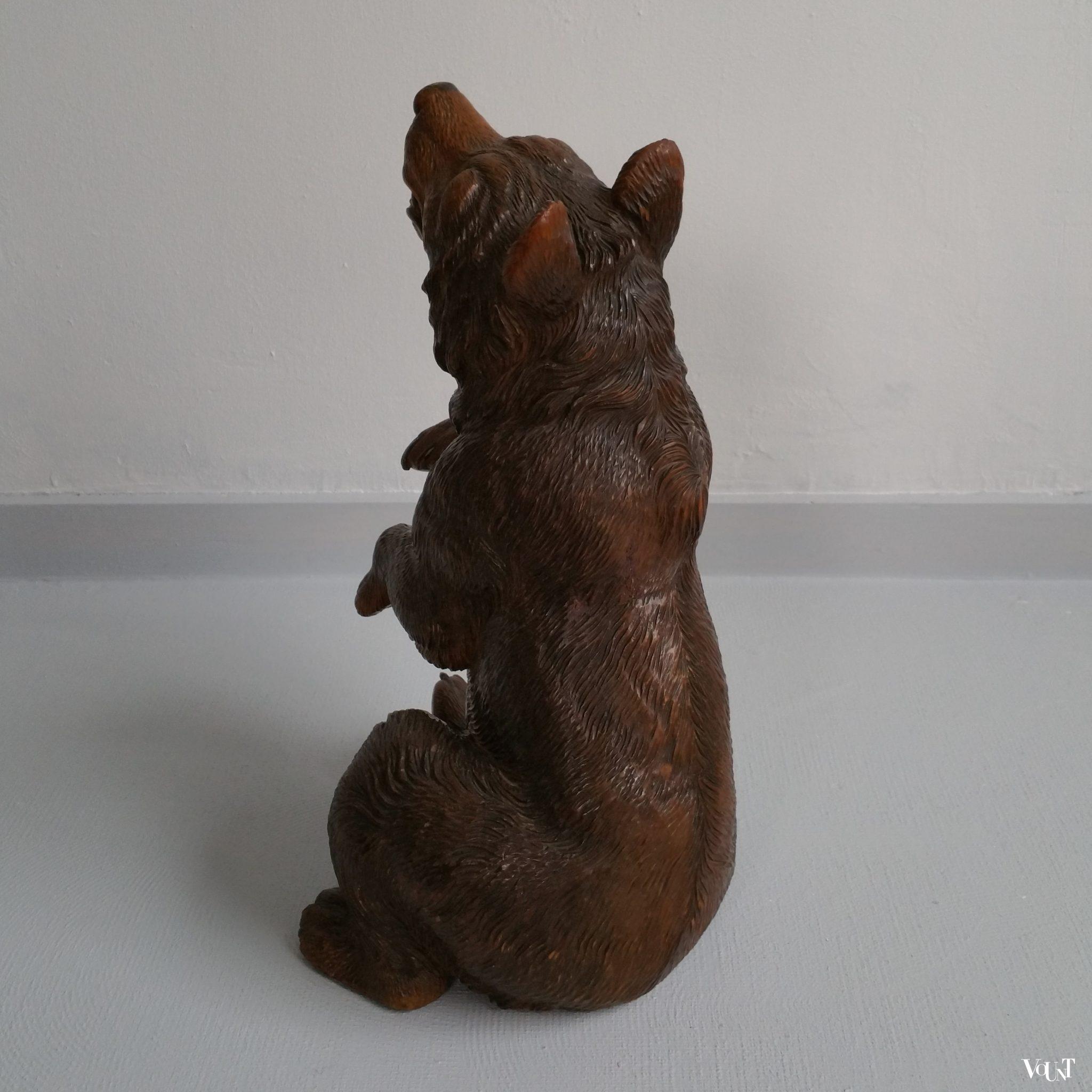 Handgestoken houten beer uit Brienz, Zwitserland, jaren '30