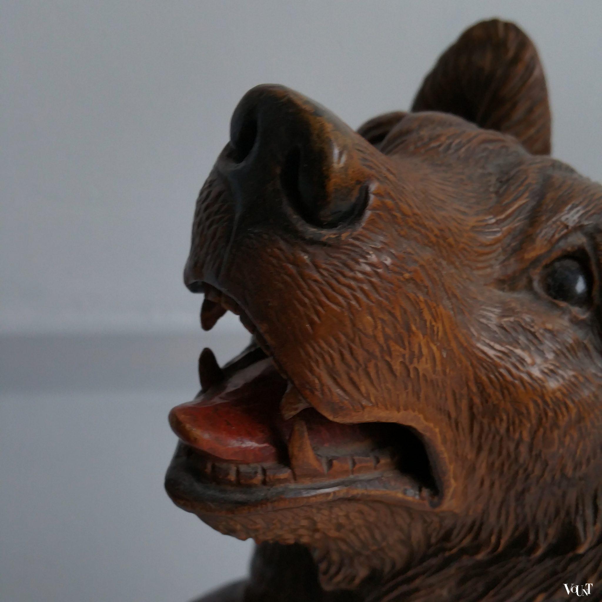 Handgestoken houten beer uit Brienz, Zwitserland, jaren '30