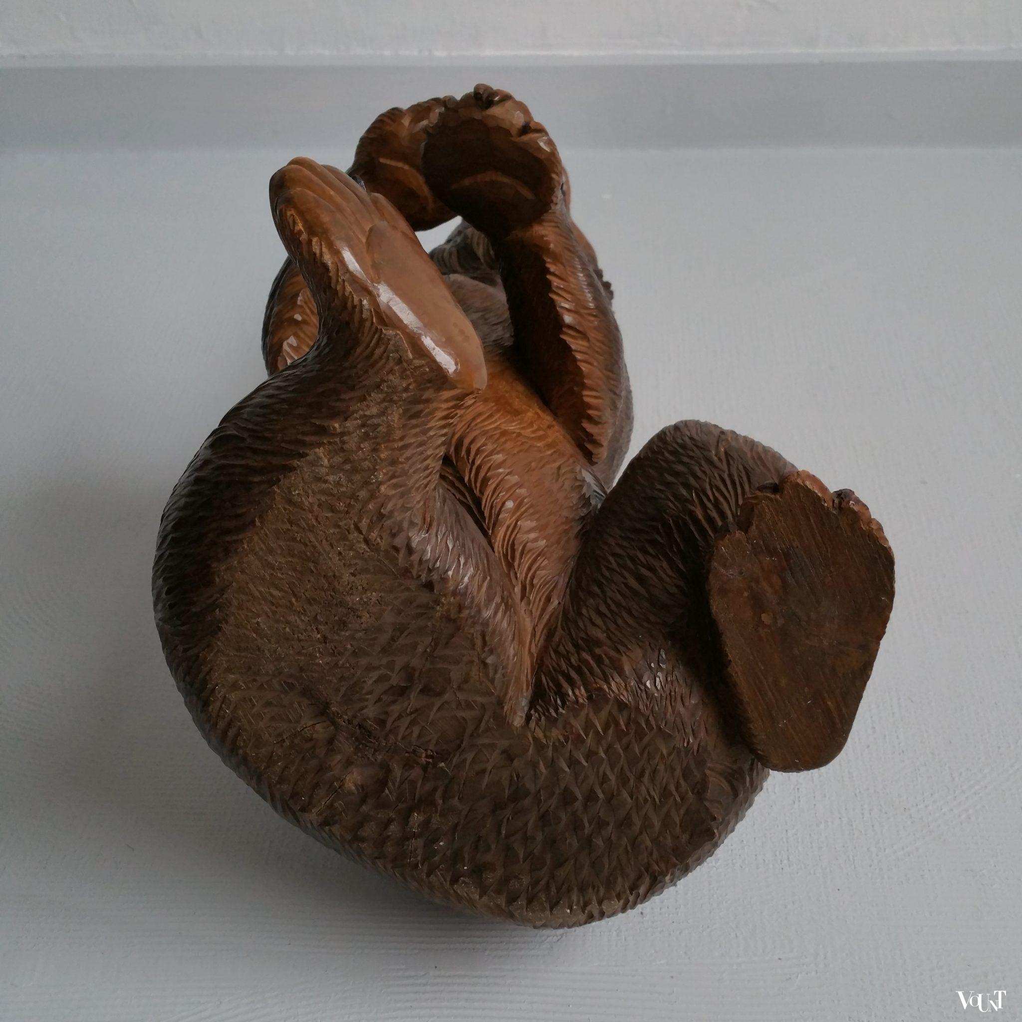 Handgestoken houten beer uit Brienz, Zwitserland, jaren '30