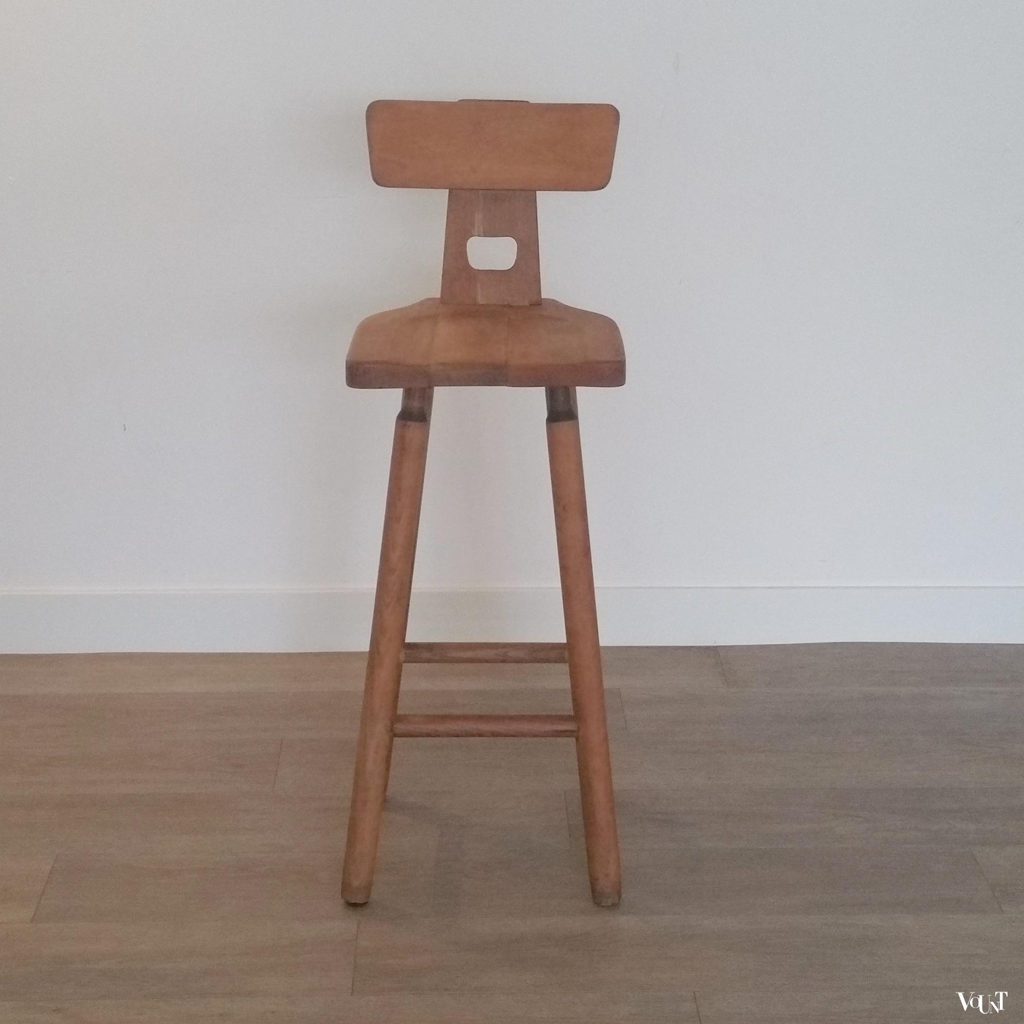 Brutalistische houten hoge kruk, jaren '60/'70