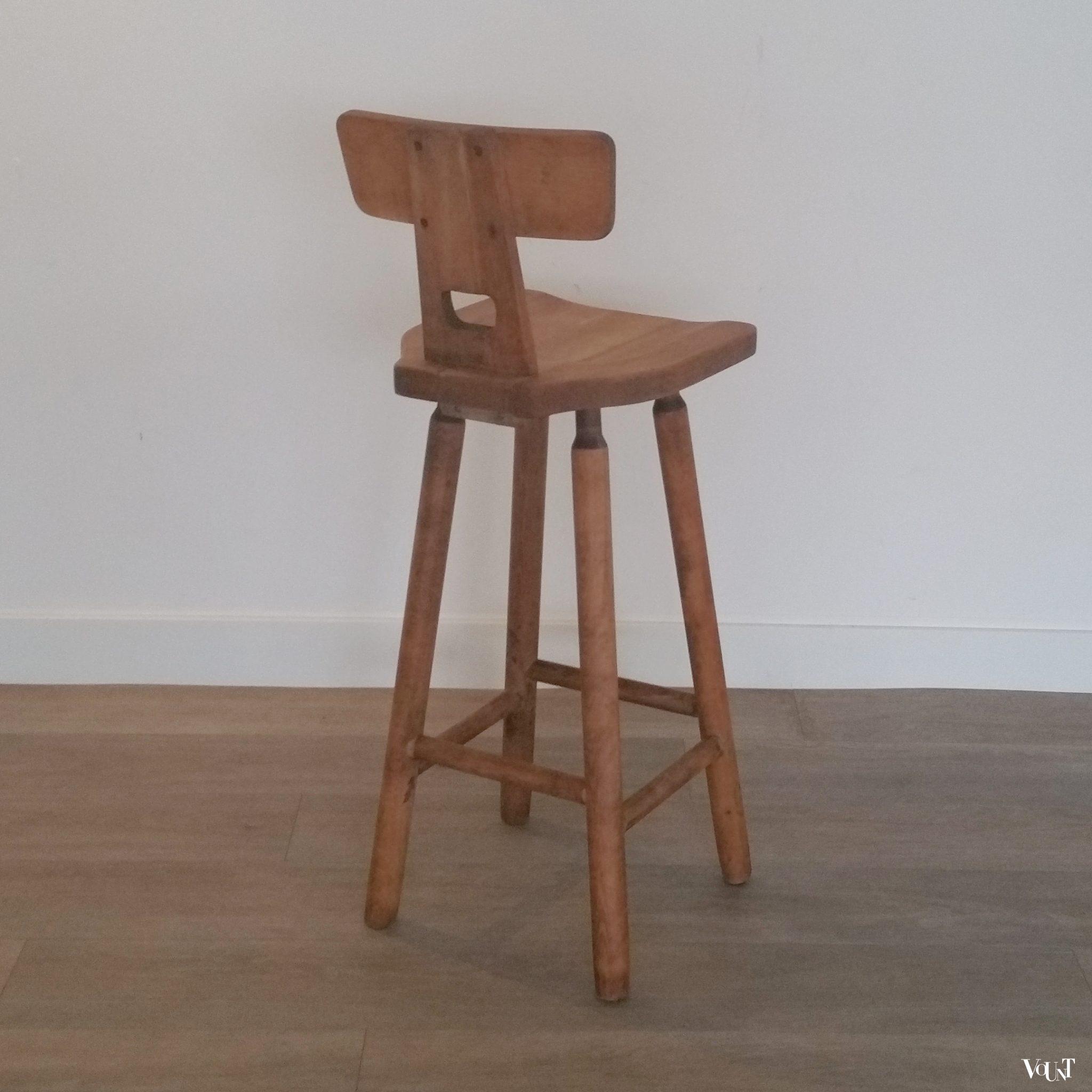 Brutalistische houten hoge kruk, jaren '60/'70