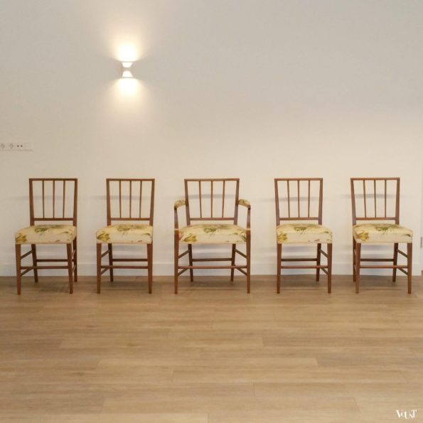 Set van 5 antieke eettafelstoelen met florale stof (Paleis Huis ten Bosch)