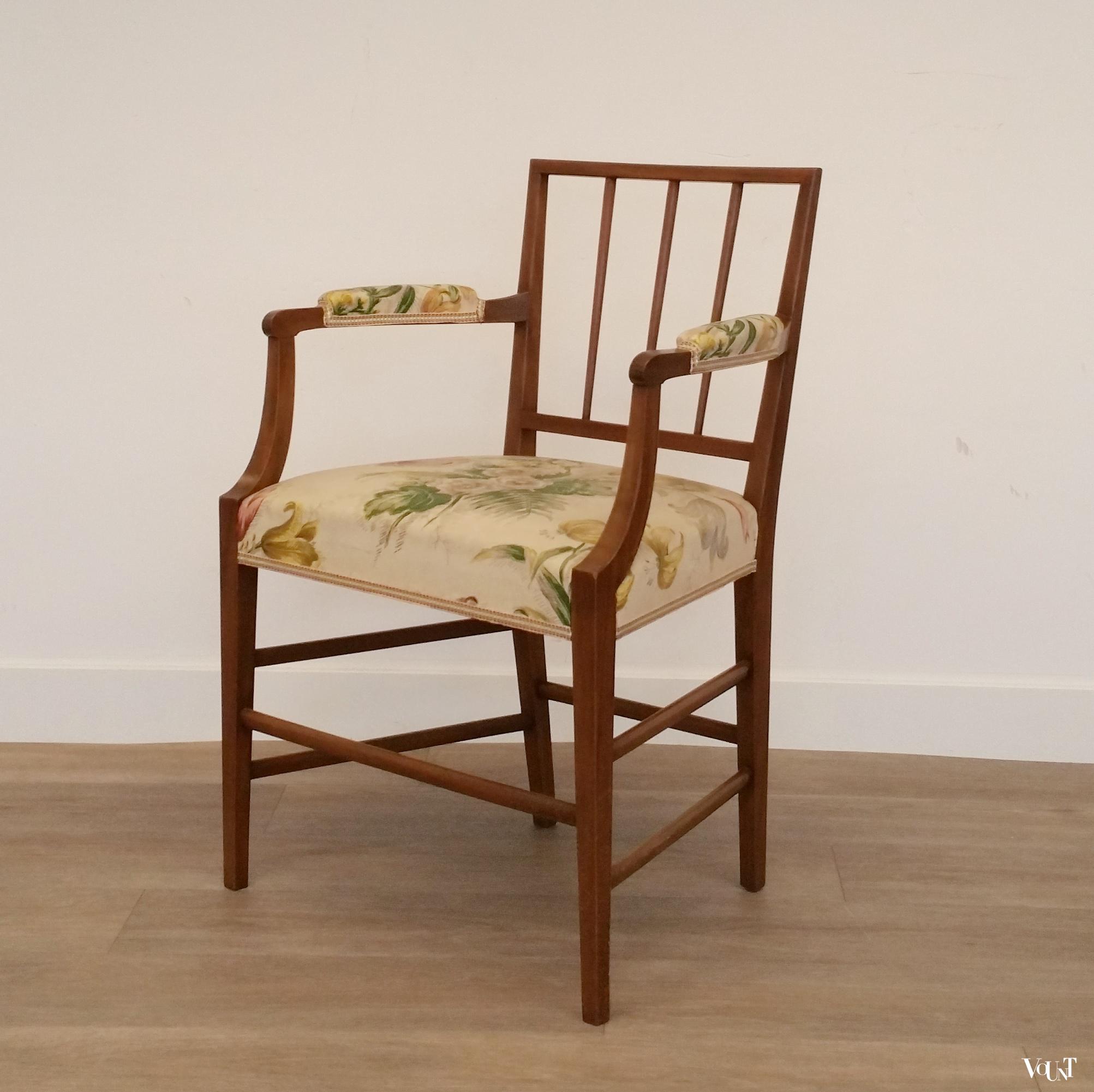 Set van 5 antieke eettafelstoelen met florale stof (Paleis Huis ten Bosch)