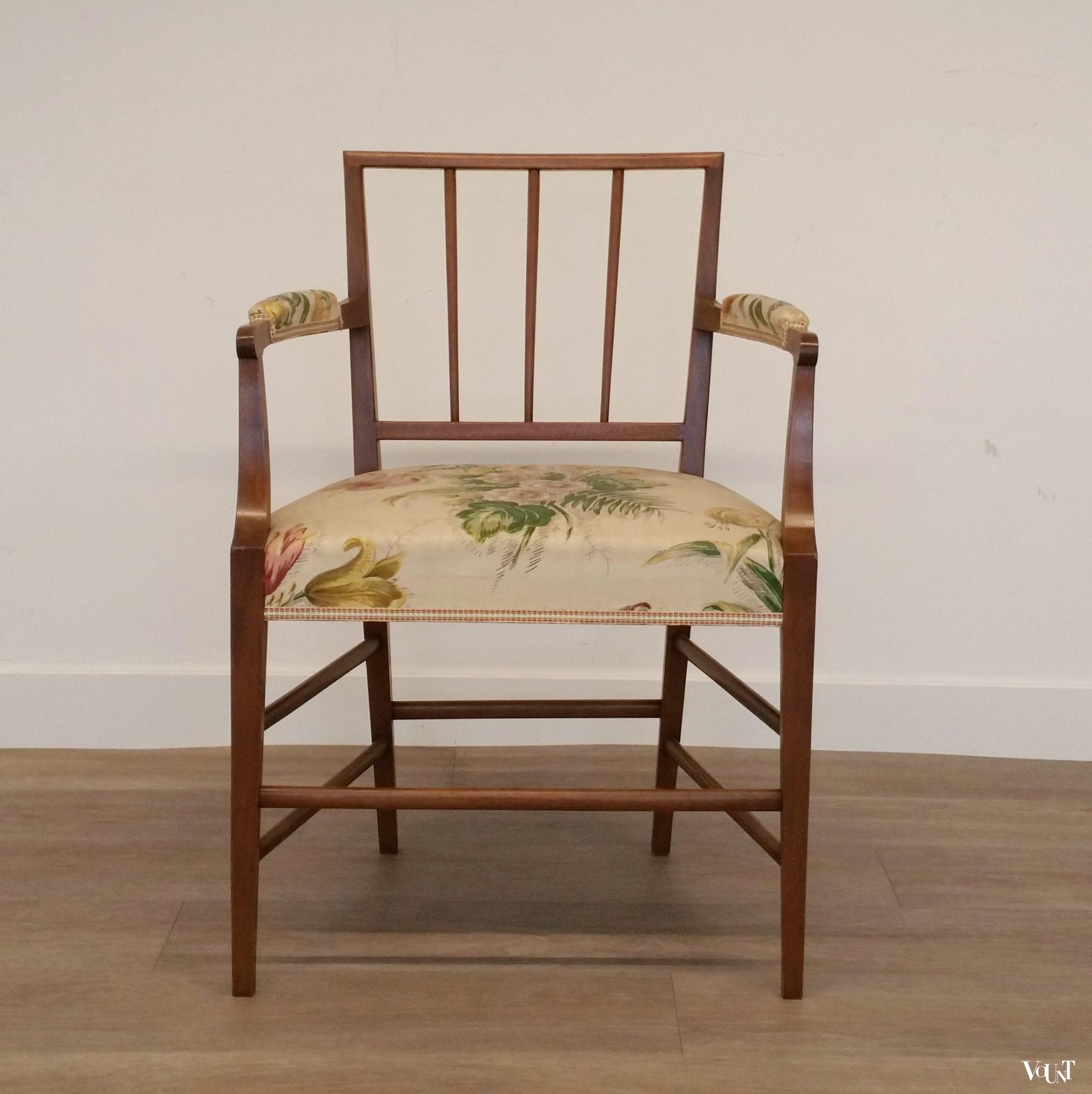 Set van 5 antieke eettafelstoelen met florale stof (Paleis Huis ten Bosch)