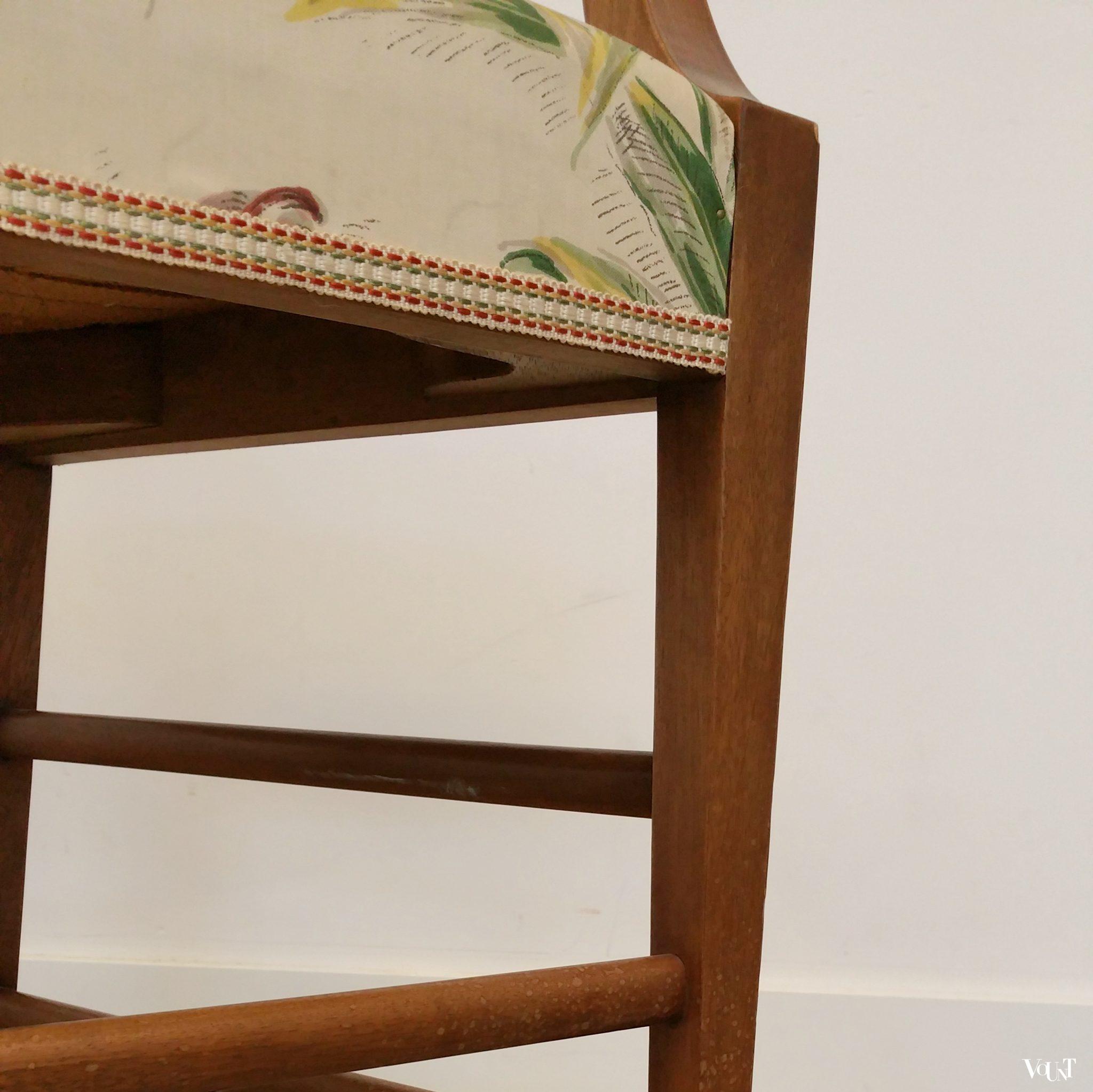 Set van 5 antieke eettafelstoelen met florale stof (Paleis Huis ten Bosch)