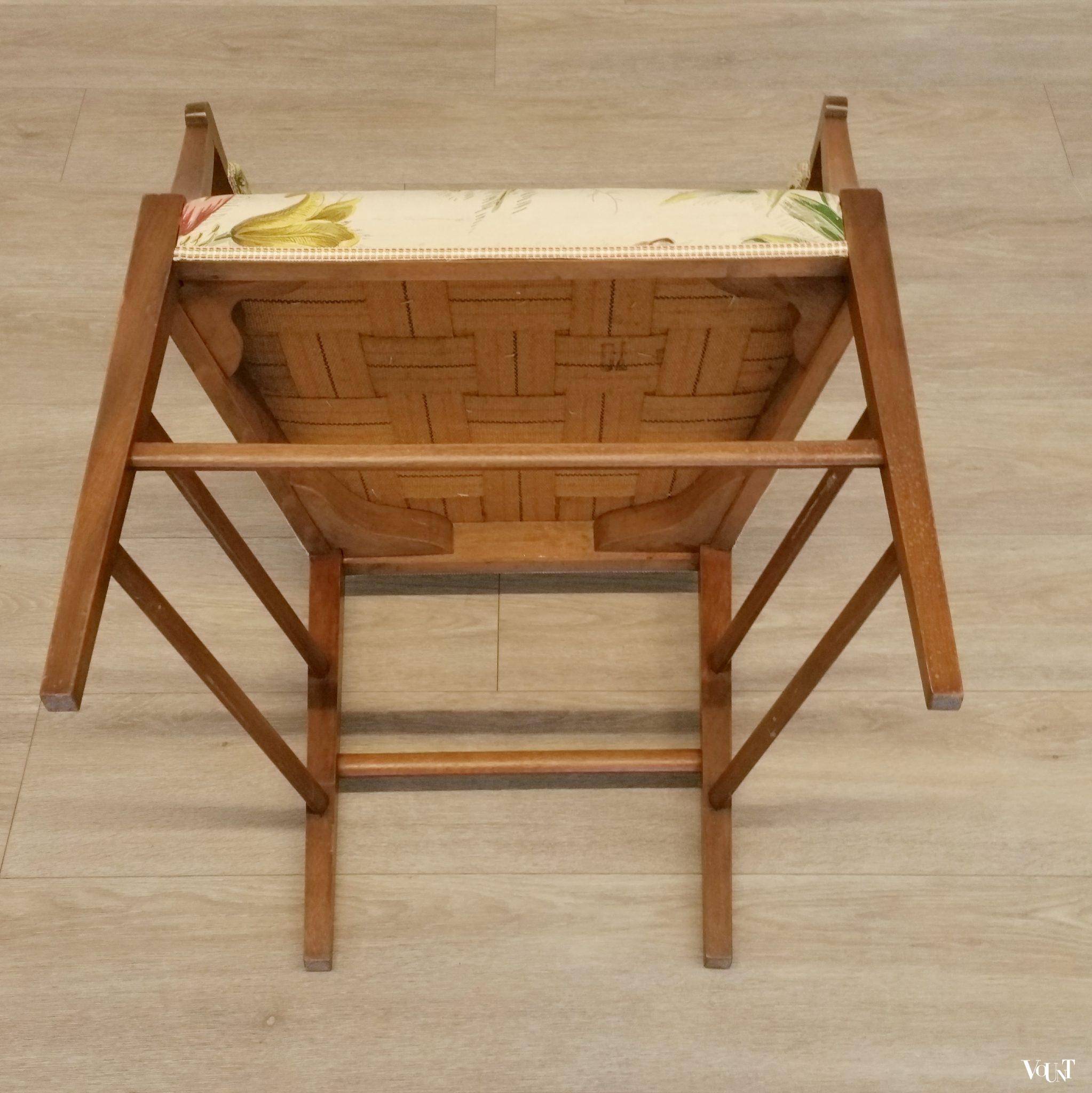 Set van 5 antieke eettafelstoelen met florale stof (Paleis Huis ten Bosch)