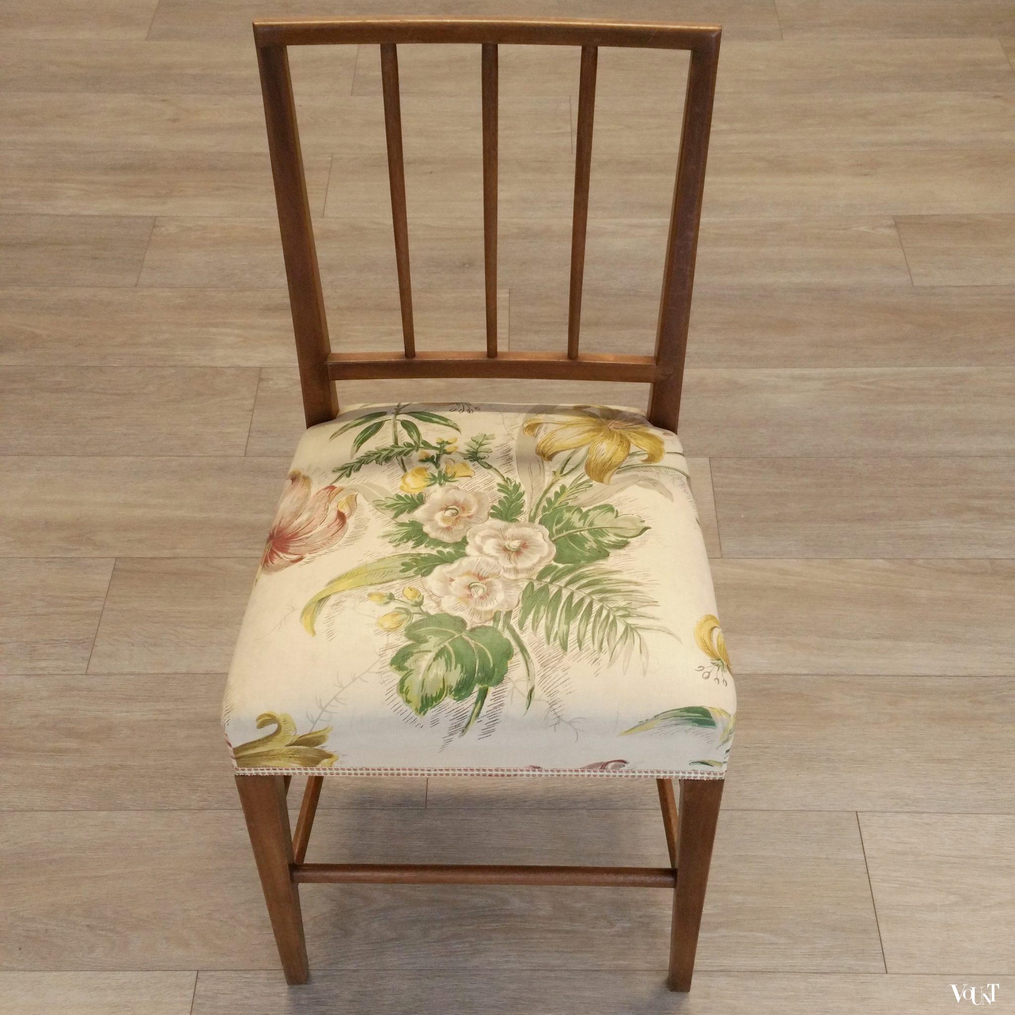 Set van 5 antieke eettafelstoelen met florale stof (Paleis Huis ten Bosch)