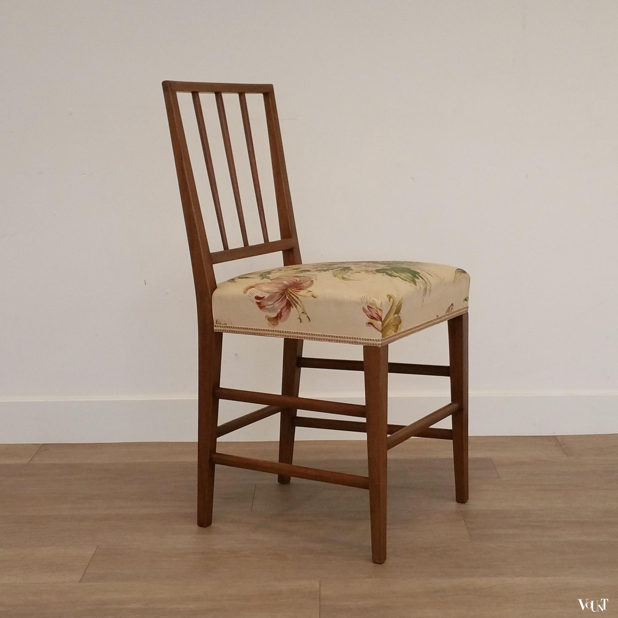 Set van 5 antieke eettafelstoelen met florale stof (Paleis Huis ten Bosch)