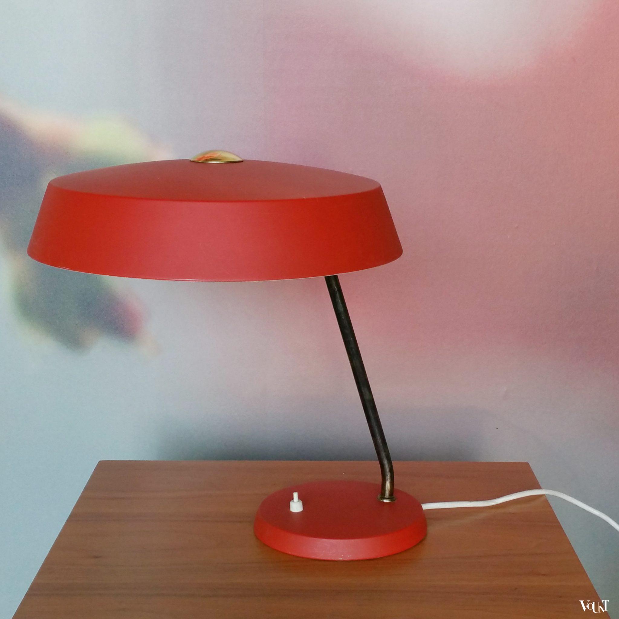 Rode metalen bureaulamp, VEB Narva Leuchtenbau, jaren '60/'70