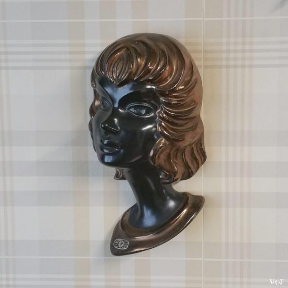 Wanddecoratie keramisch vrouwenhoofd, Jema Holland, jaren '50
