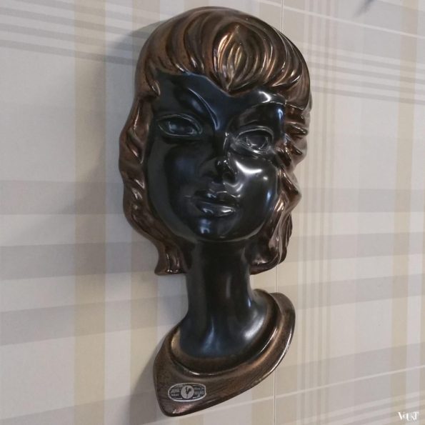 Wanddecoratie keramisch vrouwenhoofd, Jema Holland, jaren '50