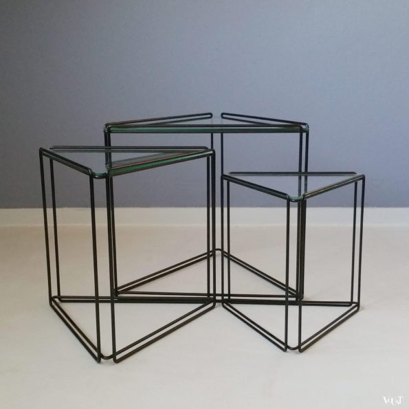 Set van 3 driehoekige Isocele bijzettafeltjes van Max Sauze, jaren '70