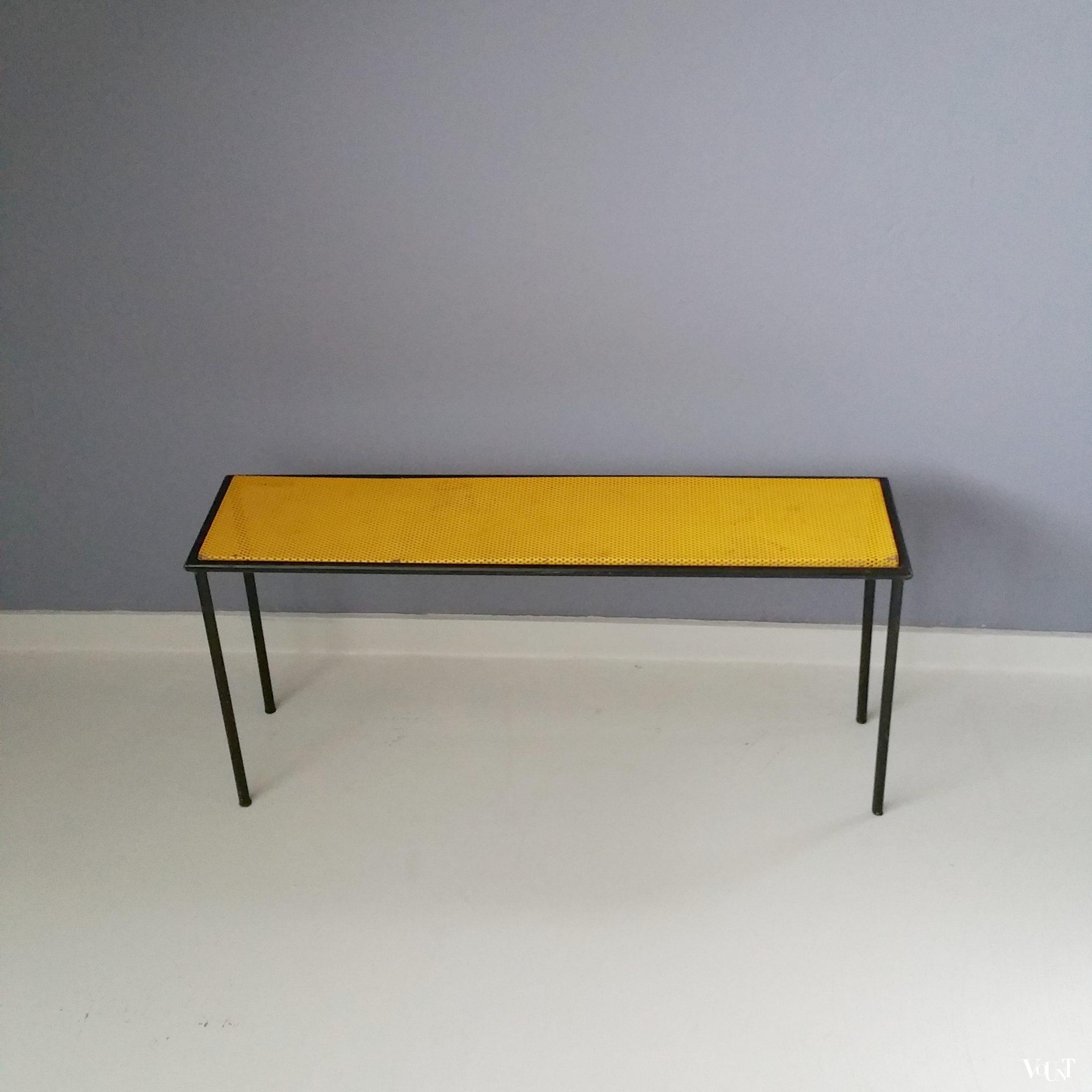 Bijzettafeltje met geel geperforeerd blad, Floris Fiedeldij voor Artimeta, jaren '50
