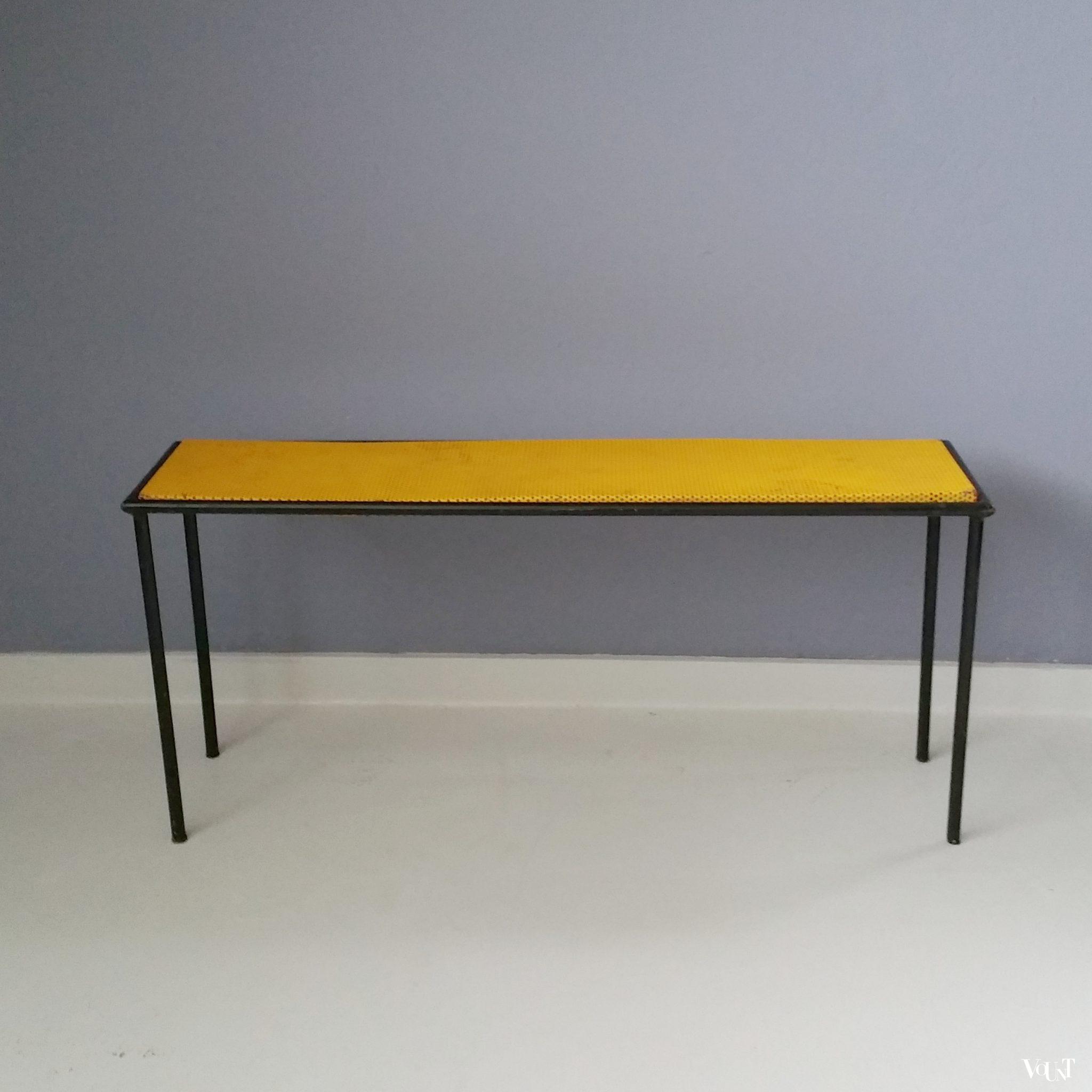 Bijzettafeltje met geel geperforeerd blad, Floris Fiedeldij voor Artimeta, jaren '50