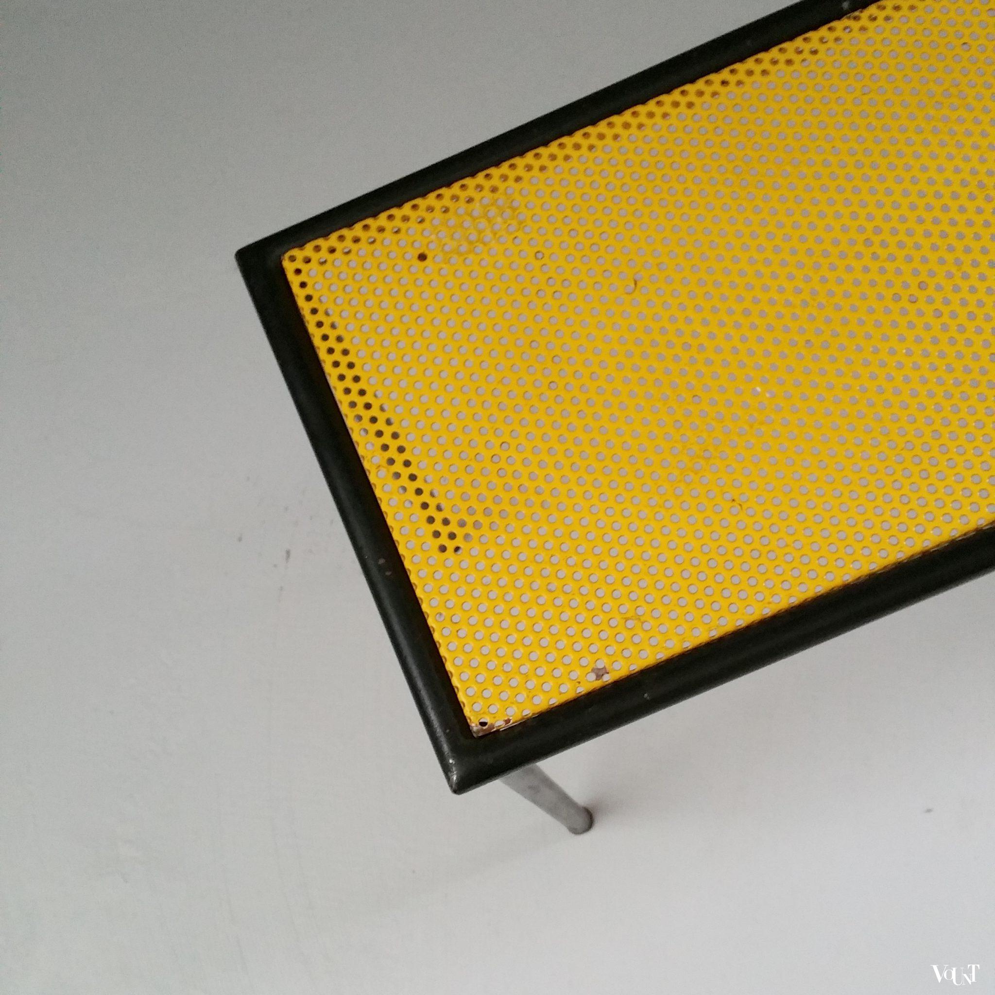 Bijzettafeltje met geel geperforeerd blad, Floris Fiedeldij voor Artimeta, jaren '50