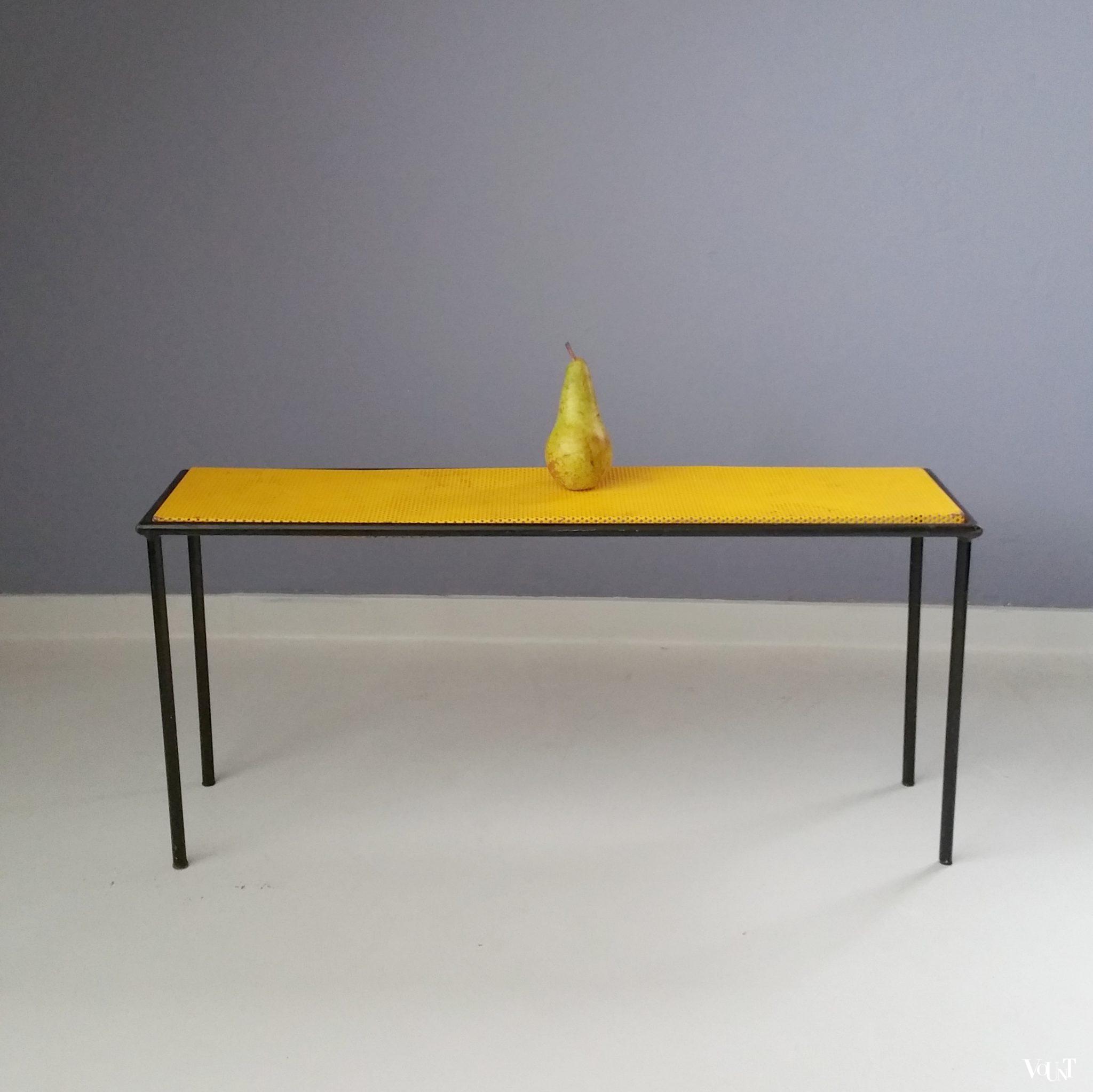 Bijzettafeltje met geel geperforeerd blad, Floris Fiedeldij voor Artimeta, jaren '50