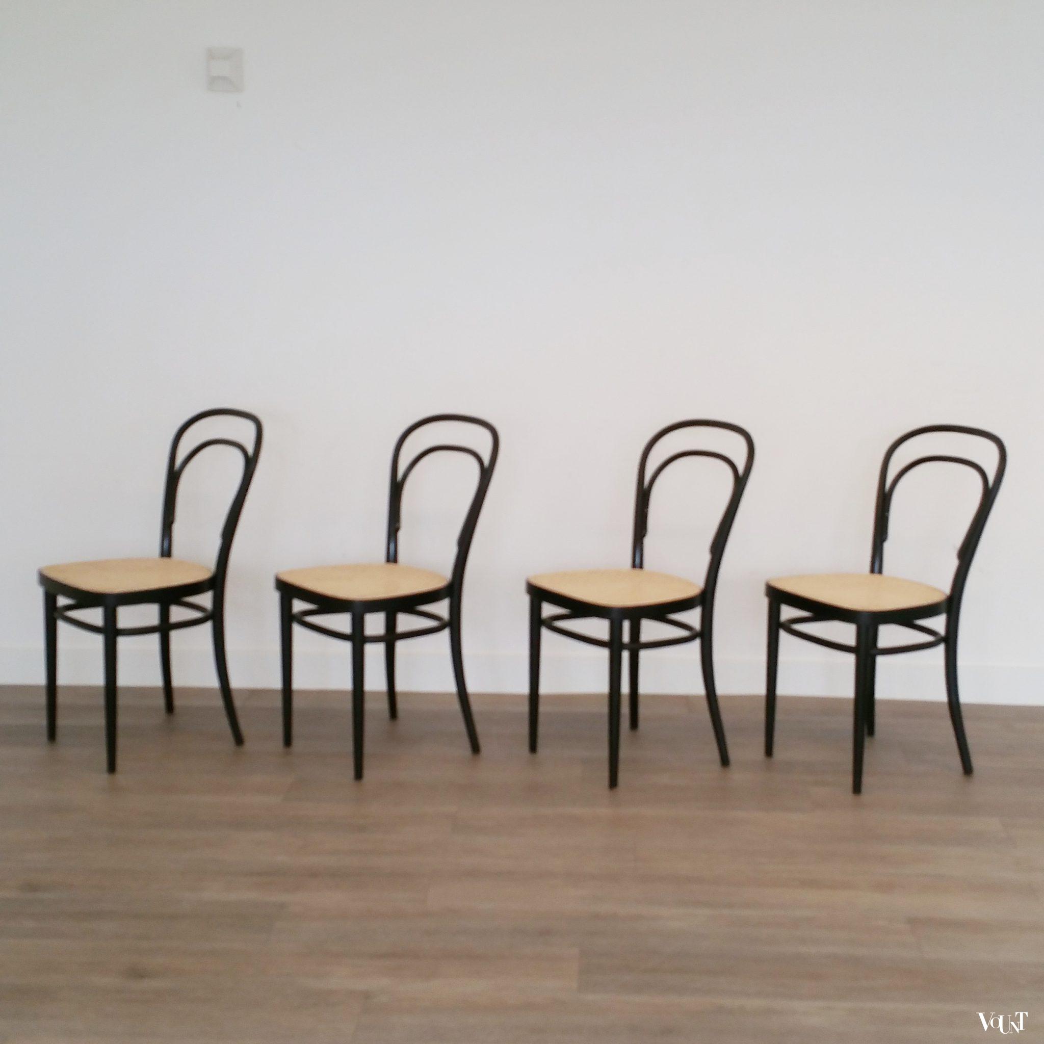 Set van 4 originele Thonet-stoelen nr. 214, jaren '70
