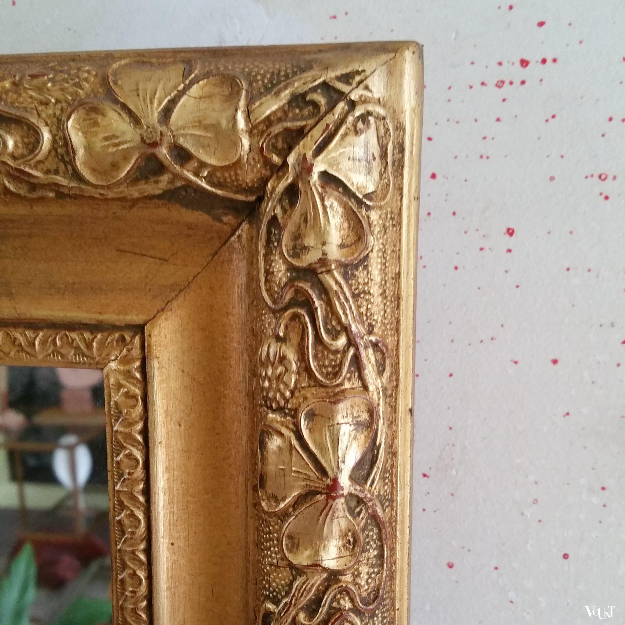 Spiegel in gouden lijst met klavermotief, jaren '60/'70