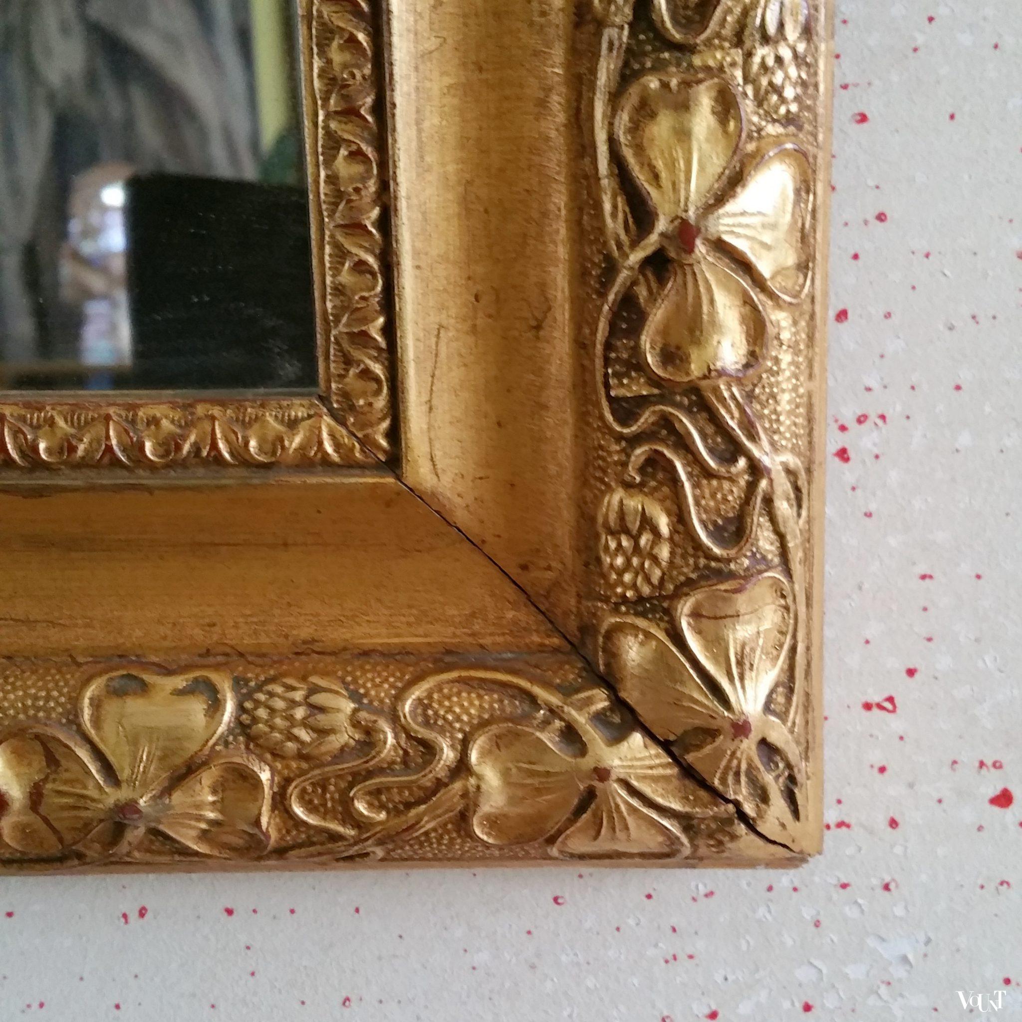 Spiegel in gouden lijst met klavermotief, jaren '60/'70