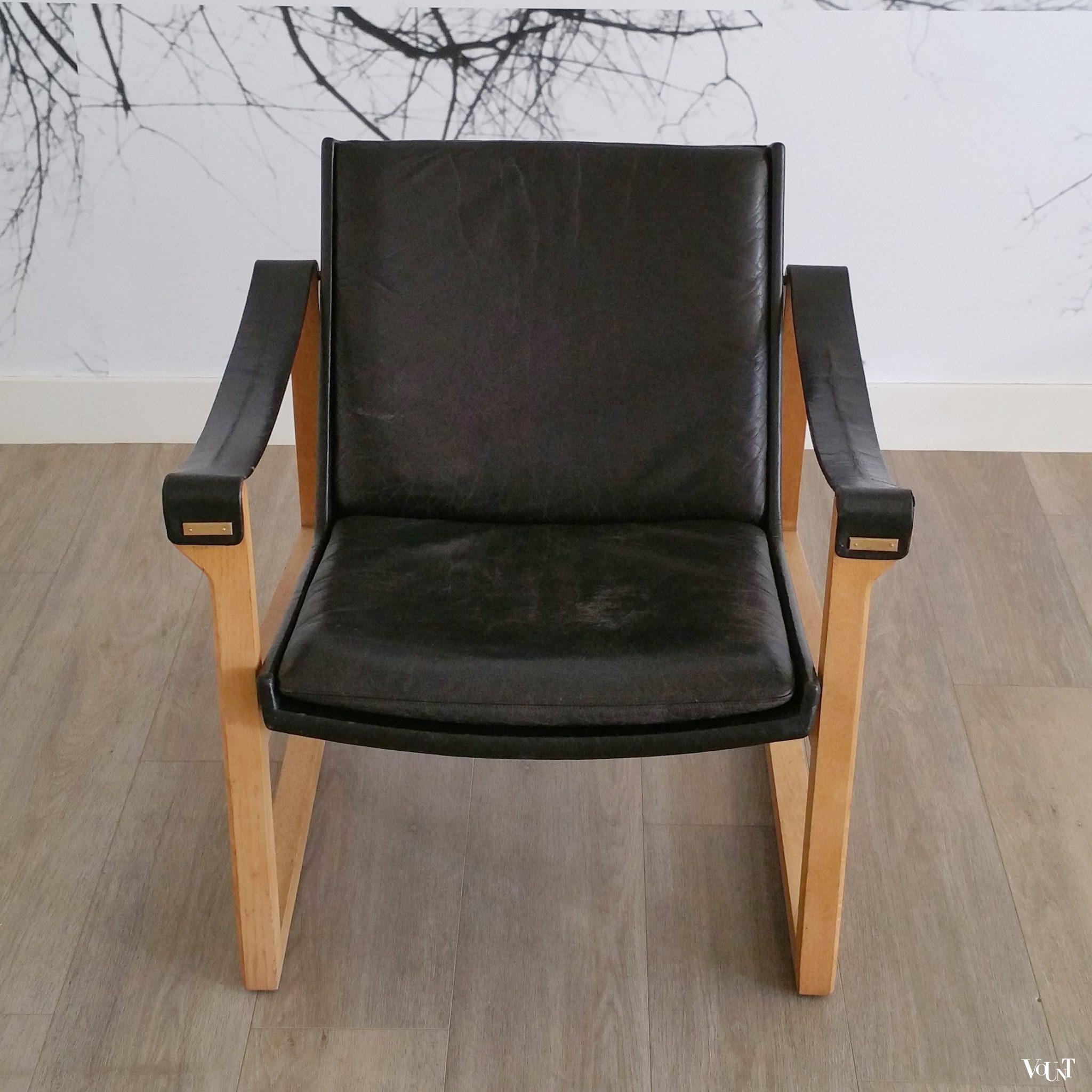 Fauteuil eiken met zwart leer, Ebbe en Karen Clemmensen voor Fritz Hansen, 1966